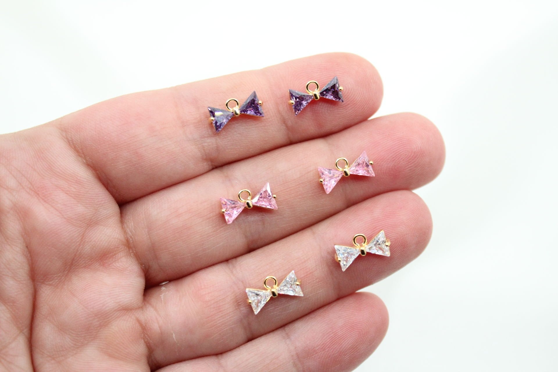 Altın Kaplama Üçgen Taşlı Fiyonk