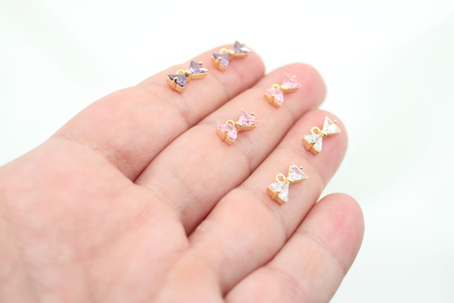 Altın Kaplama Üçgen Taşlı Fiyonk