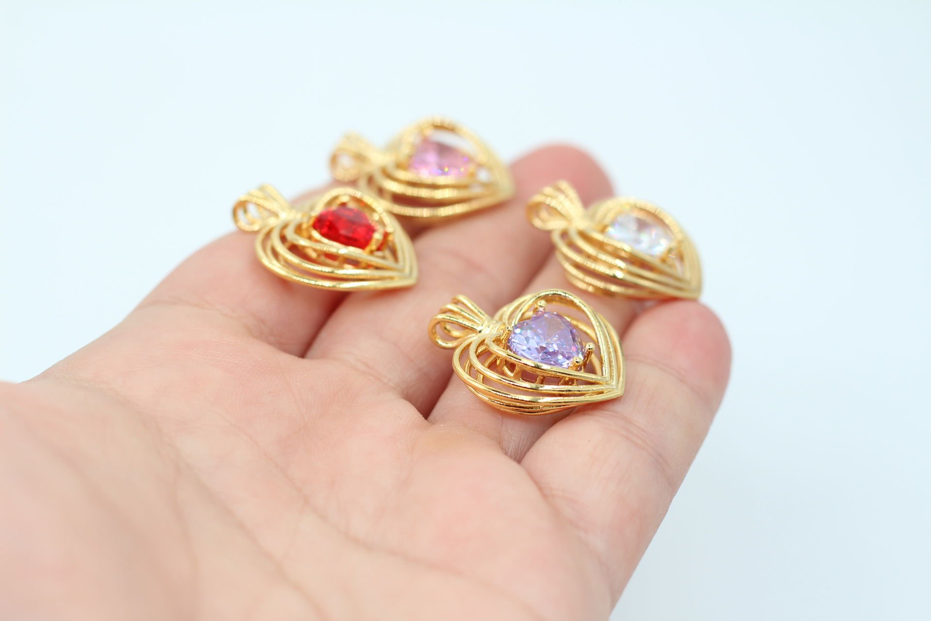 Altın Kaplama Zirkonlu Büyük Kafes Kalp