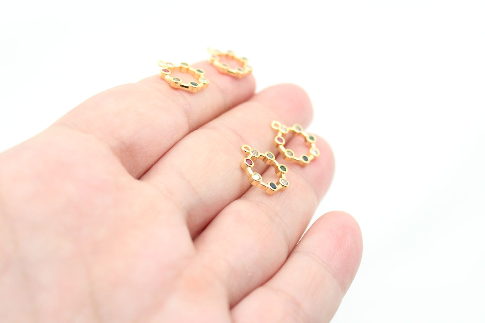 Altın Kaplama Yuvarlak Mix Taşlı Kolye Ucu