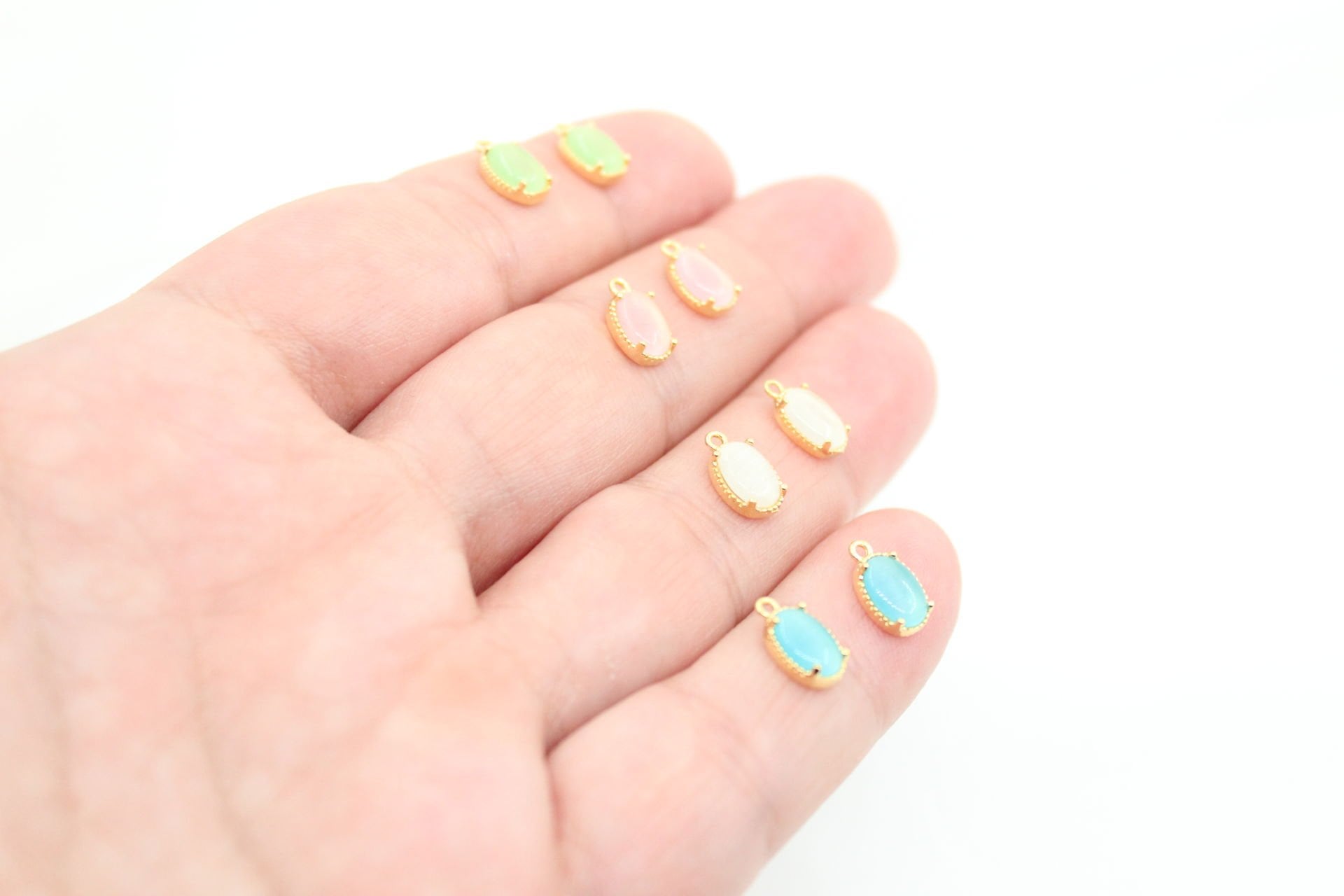 Altın Kaplama Sedef Taşlı Küçük Oval Kolye Ucu