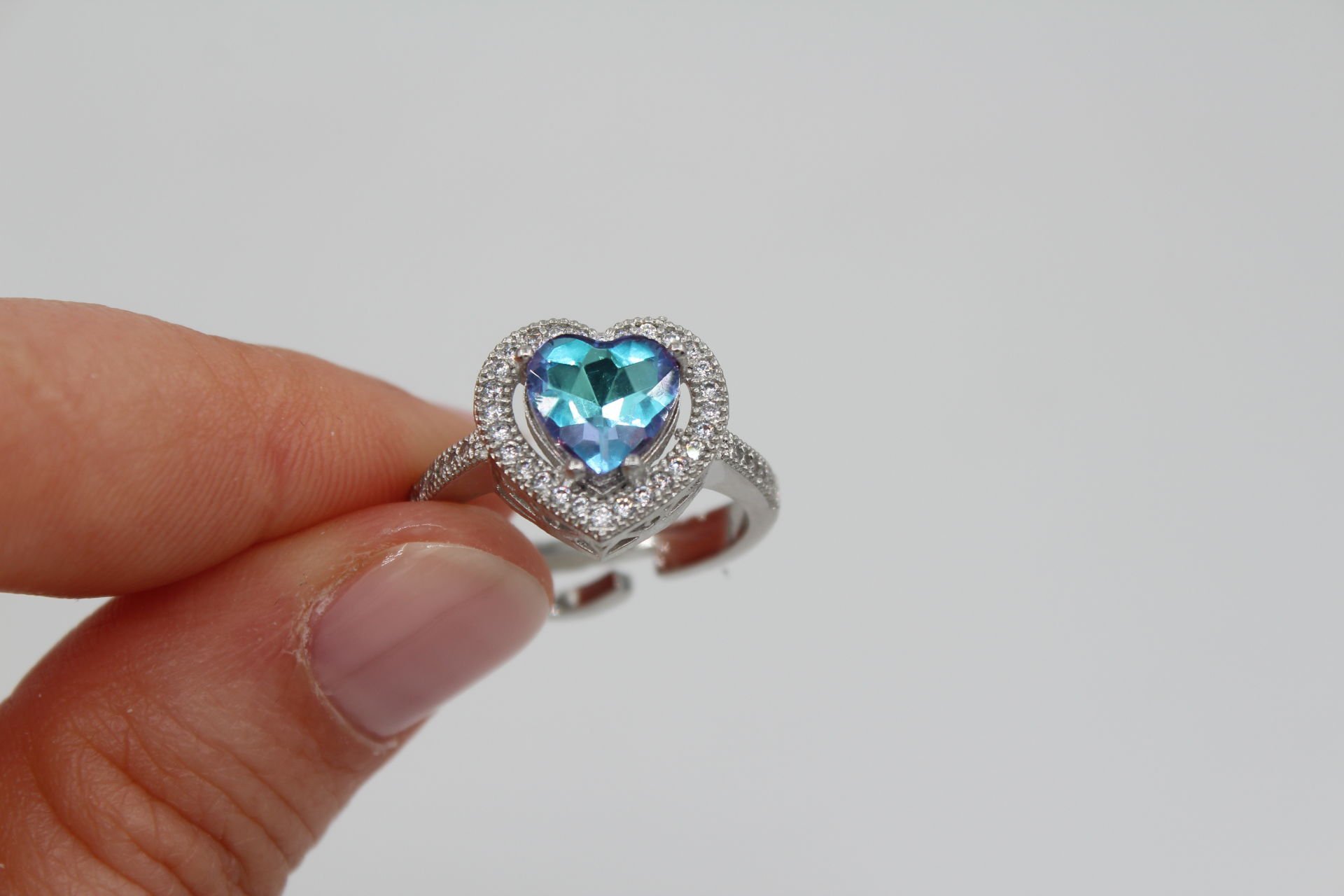 Rodyum Kaplama Sıra Taşlı Janjan Turkuaz Yüzük