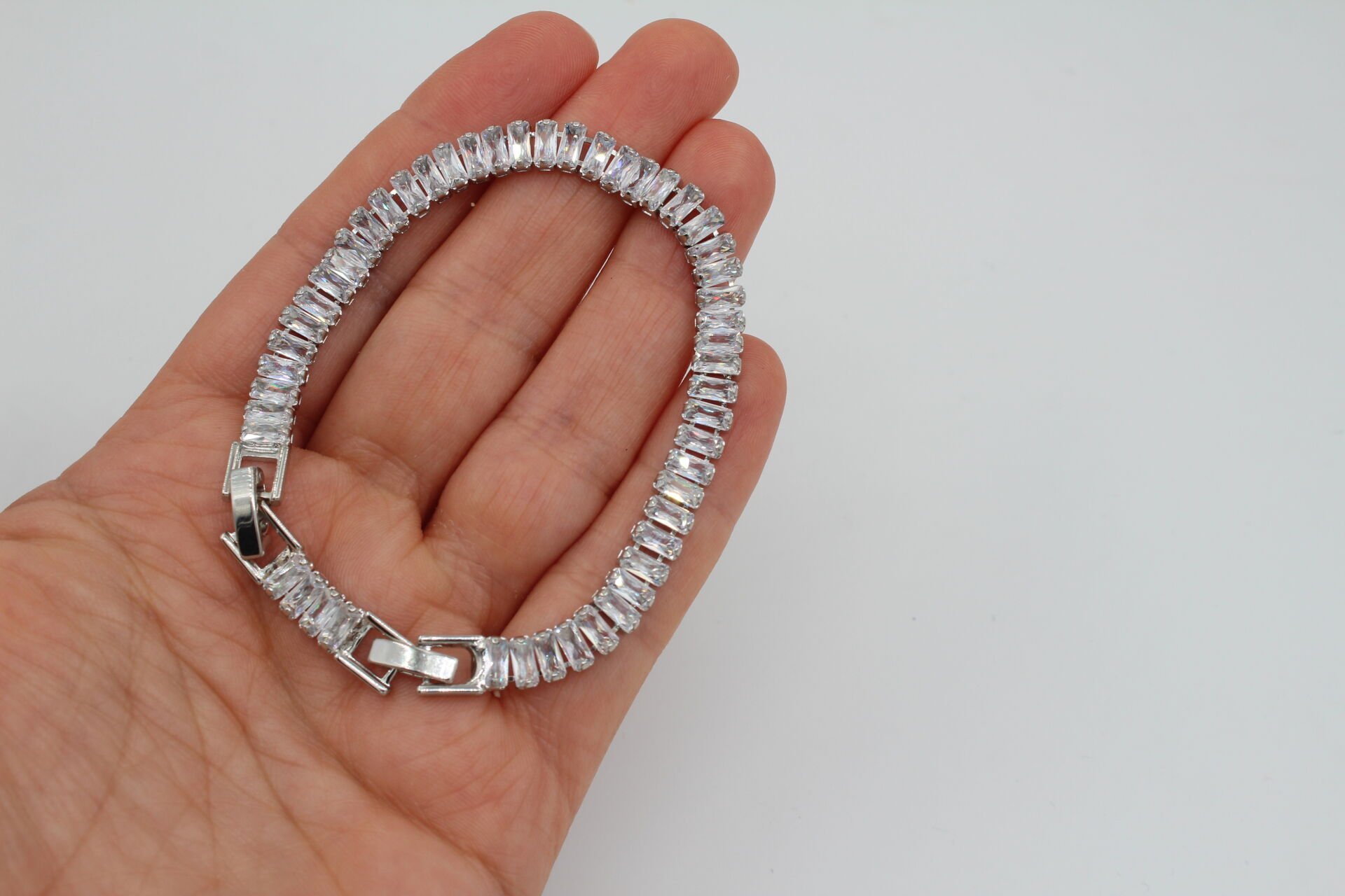 Rodyum Kaplama Büyük Baget Taşlı Zirkonlu Bileklik