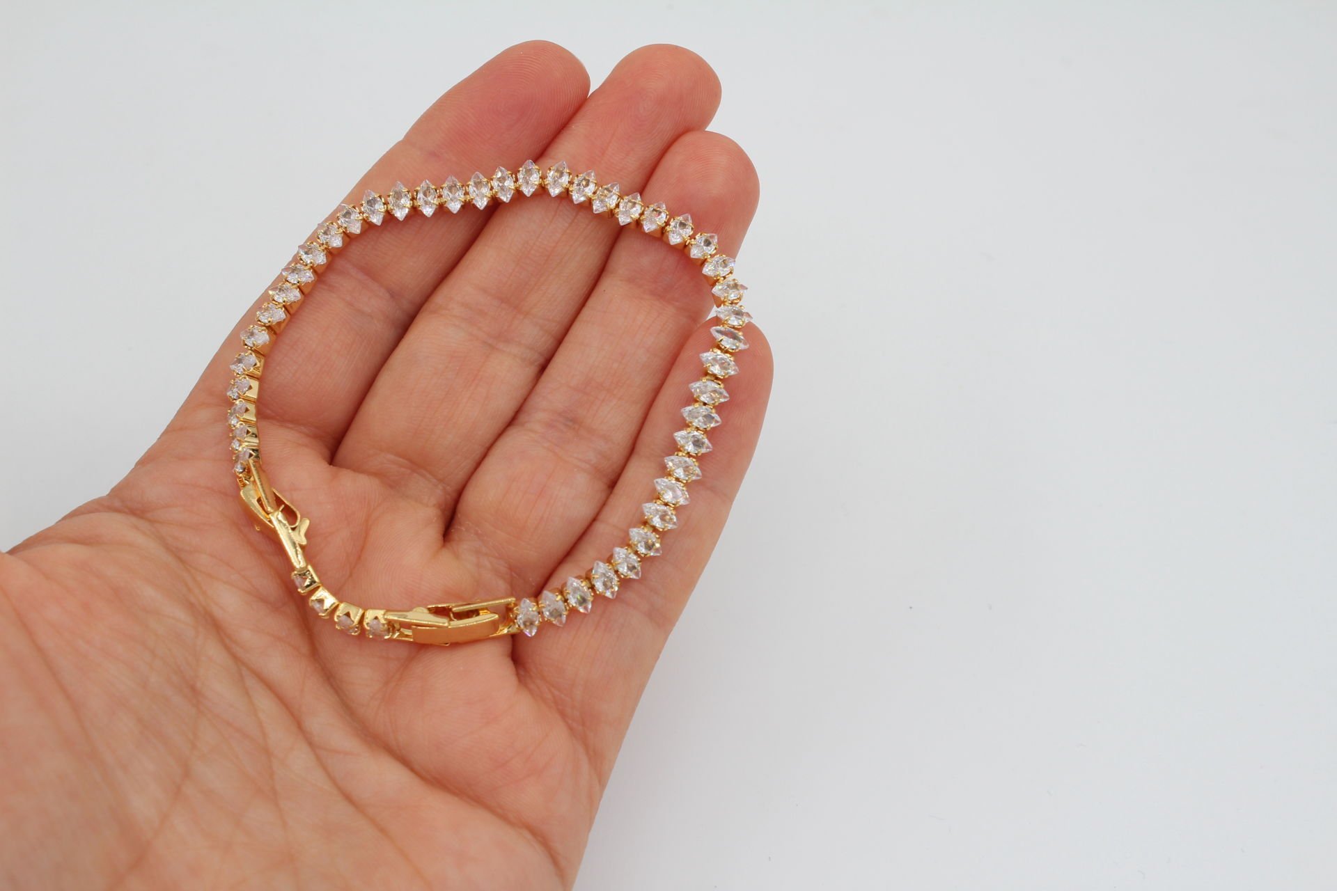 Altın Kaplama Mekik Taşlı Zirkonlu Bileklik