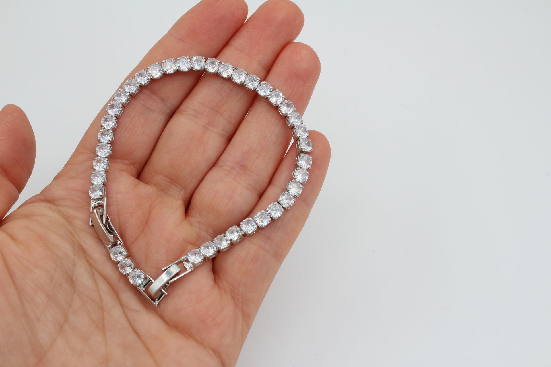 Rodyum Kaplama Yuvarlak Zirkonlu Bileklik