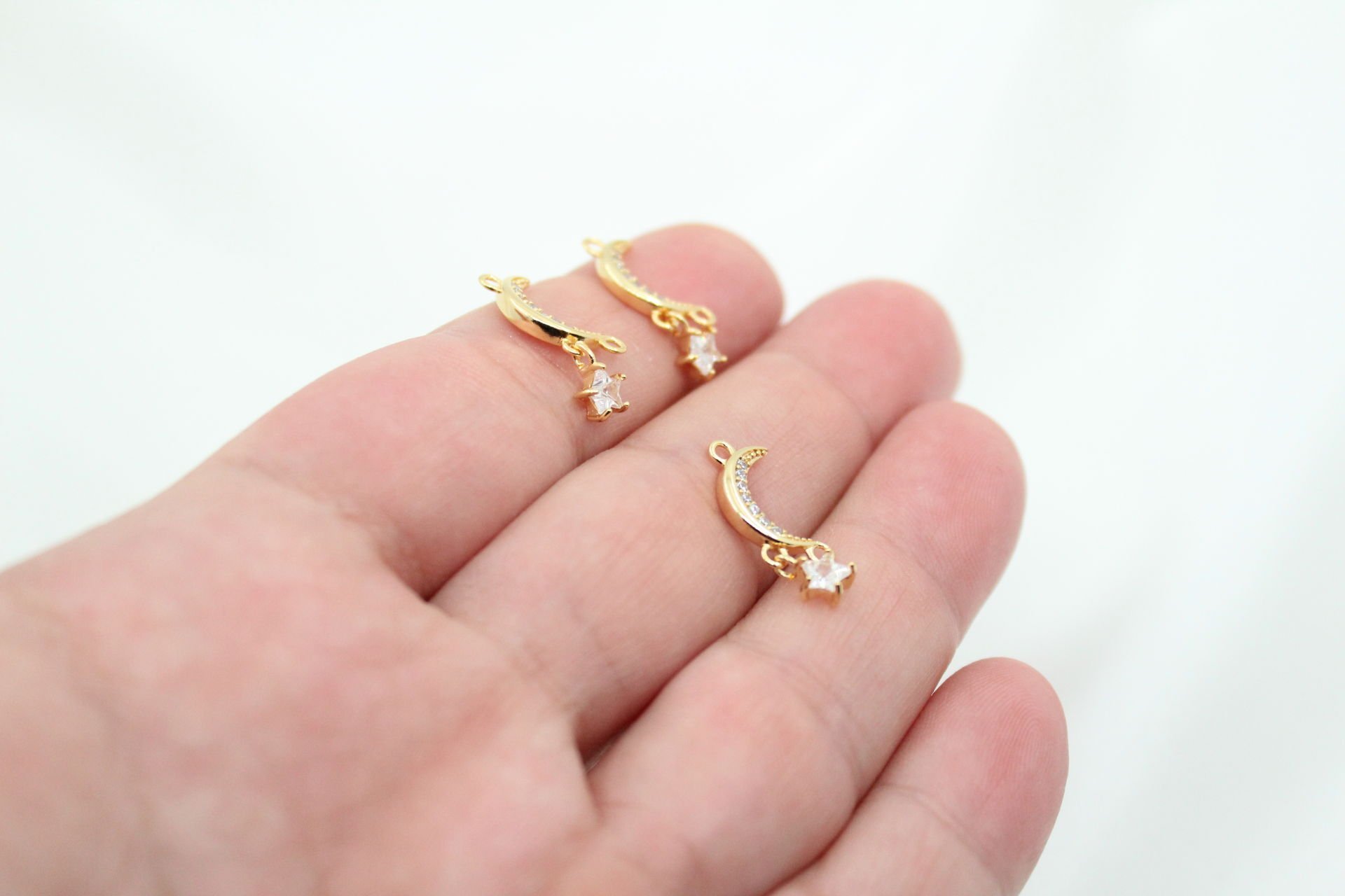 Altın Kaplama Yıldız Sallantılı Ay Kolye Ucu