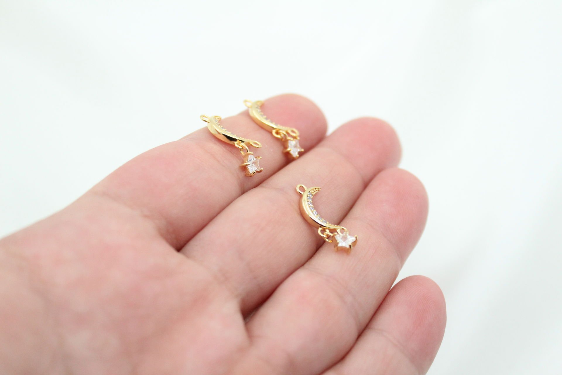 Altın Kaplama Yıldız Sallantılı Ay Kolye Ucu