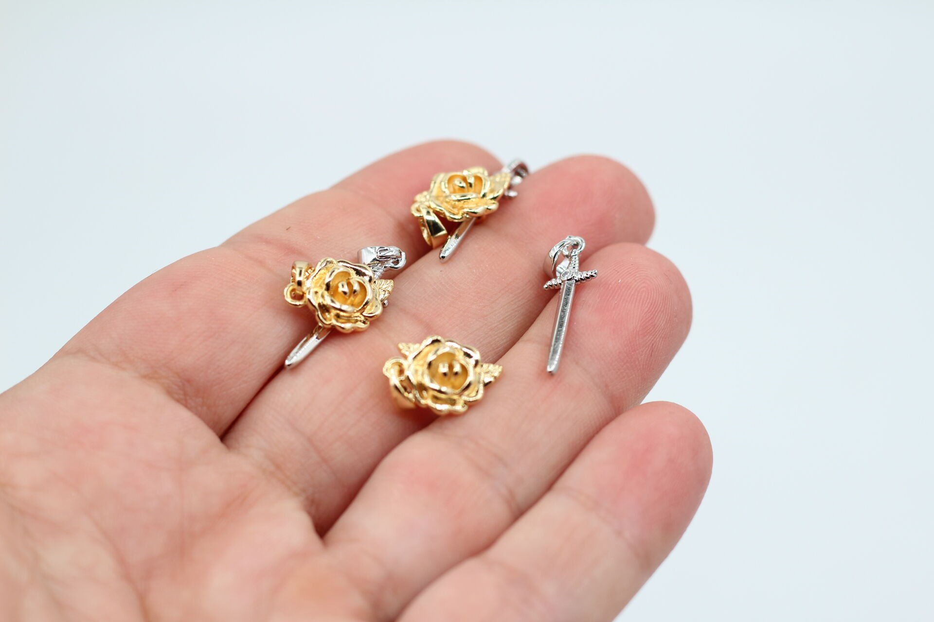 Altın ve Rodyum Kaplama Gül-Kılıç