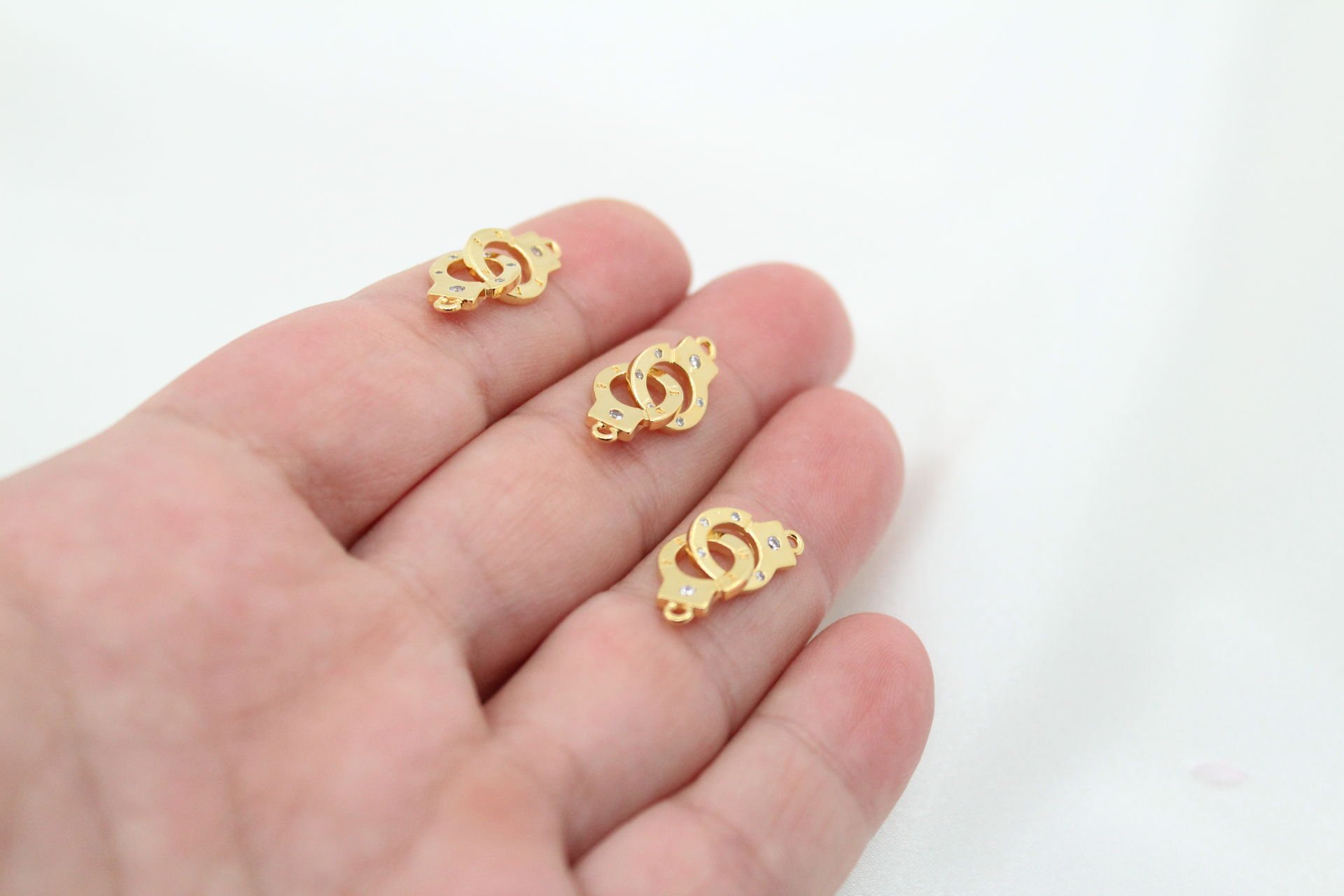 Altın Kaplama Zirkonlu Kelepçe