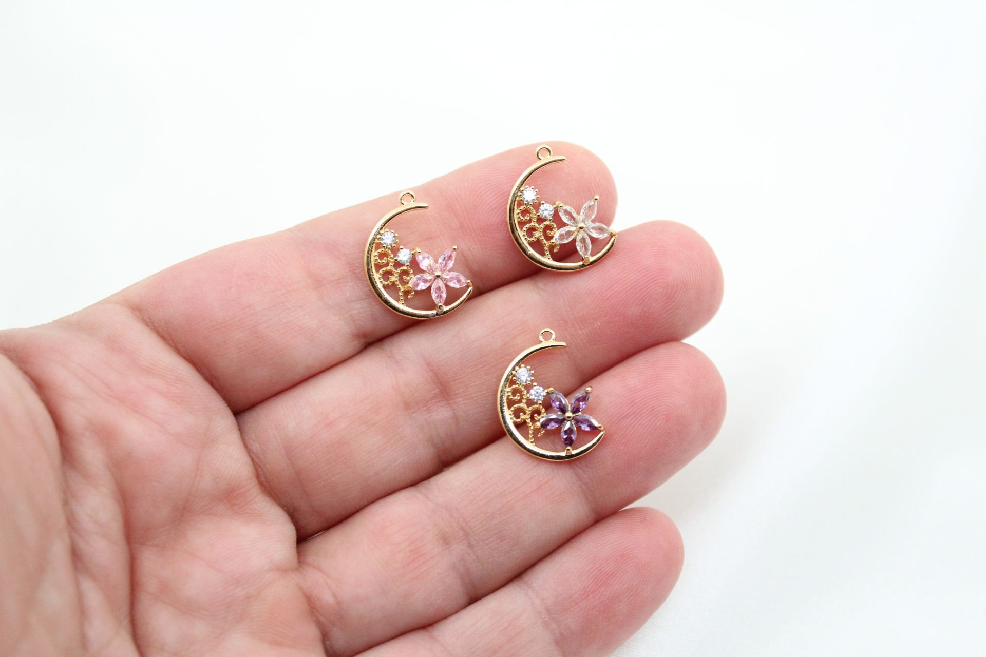 Altın Kaplama Ay İçi Çiçek Kolye Ucu