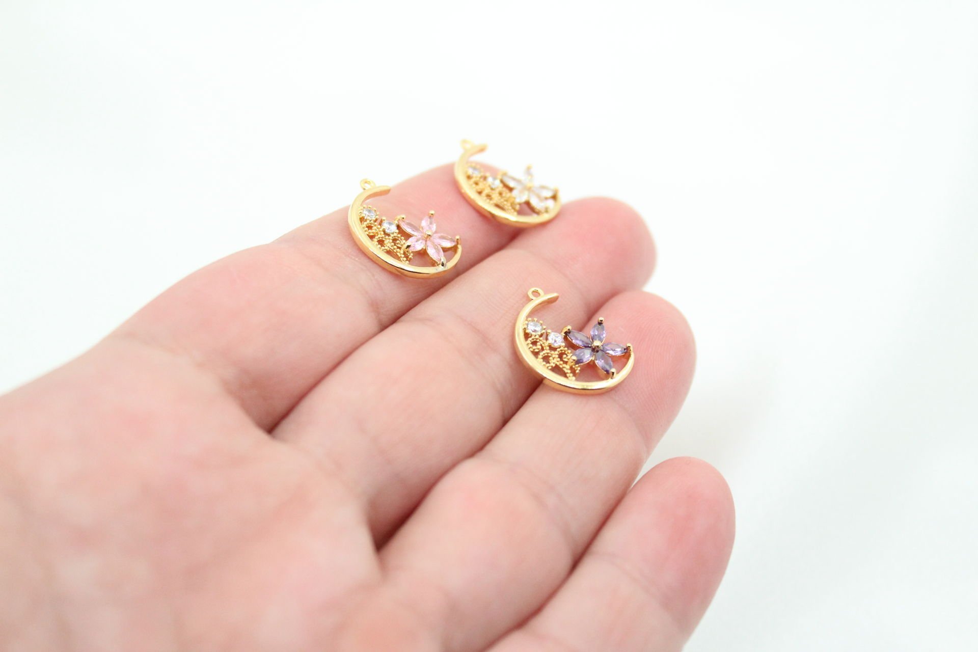 Altın Kaplama Ay İçi Çiçek Kolye Ucu