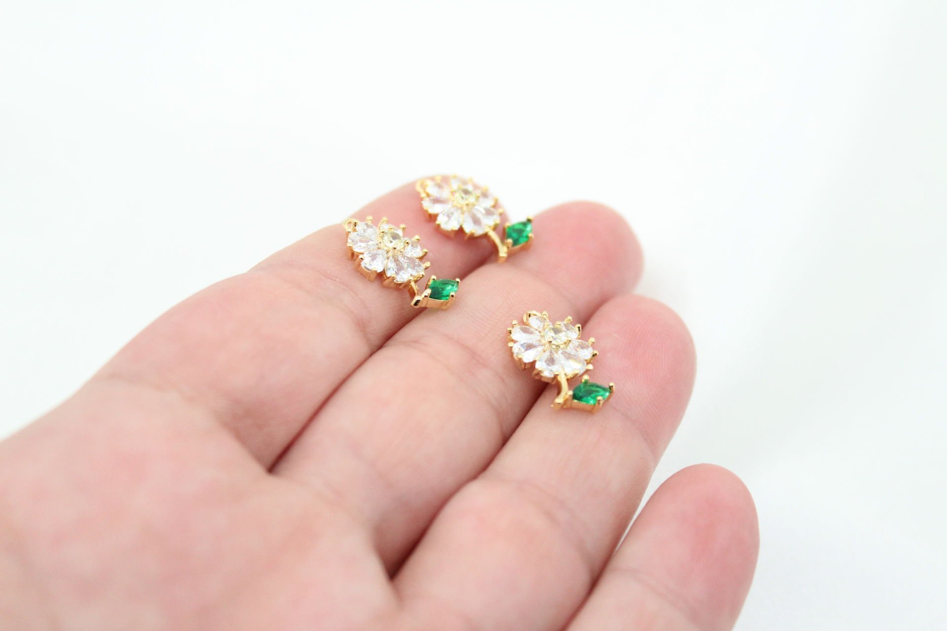 Altın Kaplama Yeşil Yapraklı Zirkonlu Çiçek Kolye Ucu