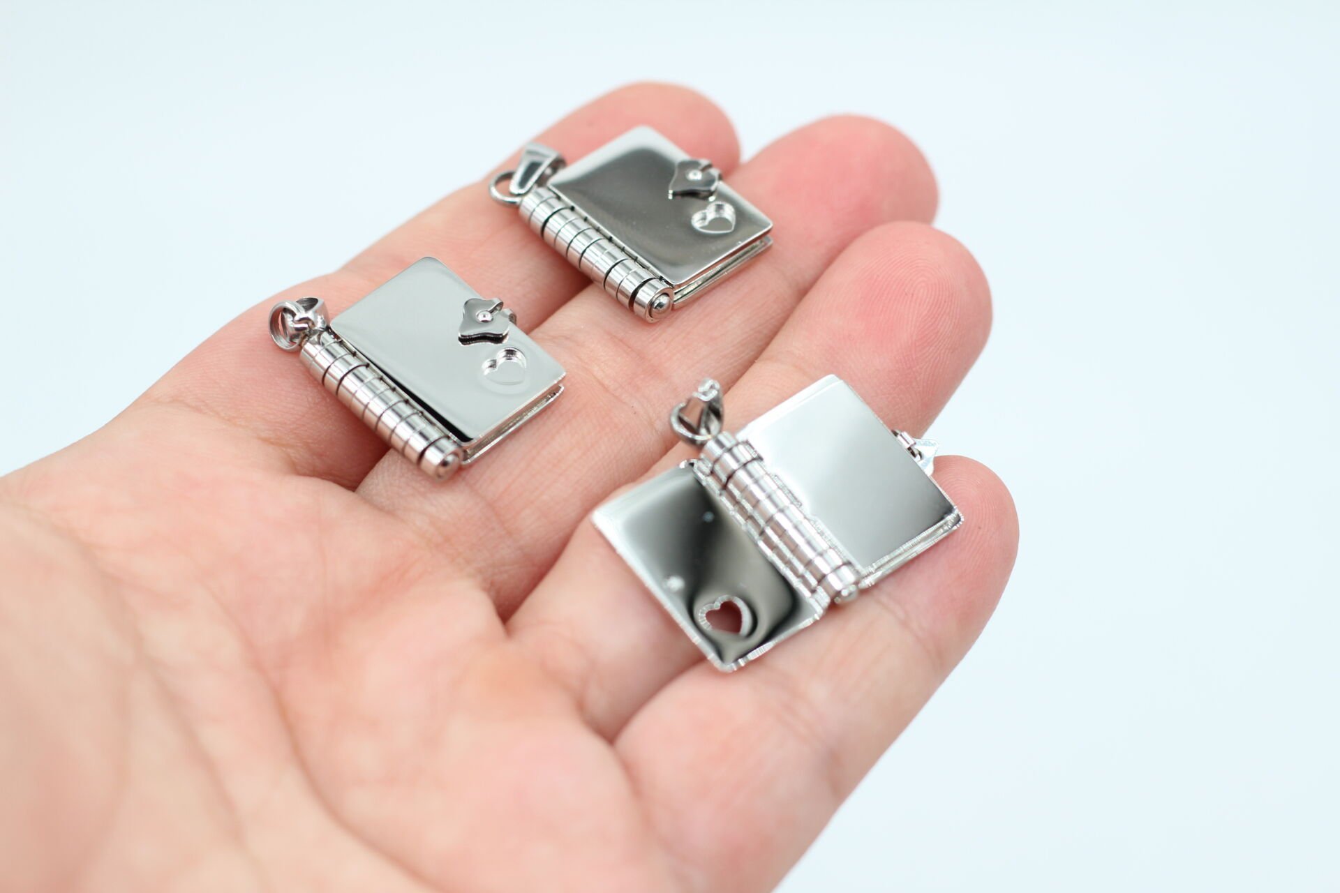 Çelik Gümüş Açılır Kapaklı Kitap Kolye Ucu