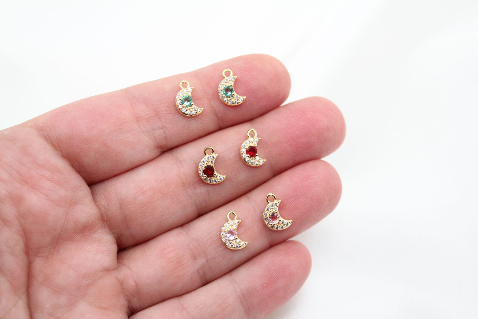 Altın Kaplama Zirkonlu Renkli Minimal Ay Kolye Ucu