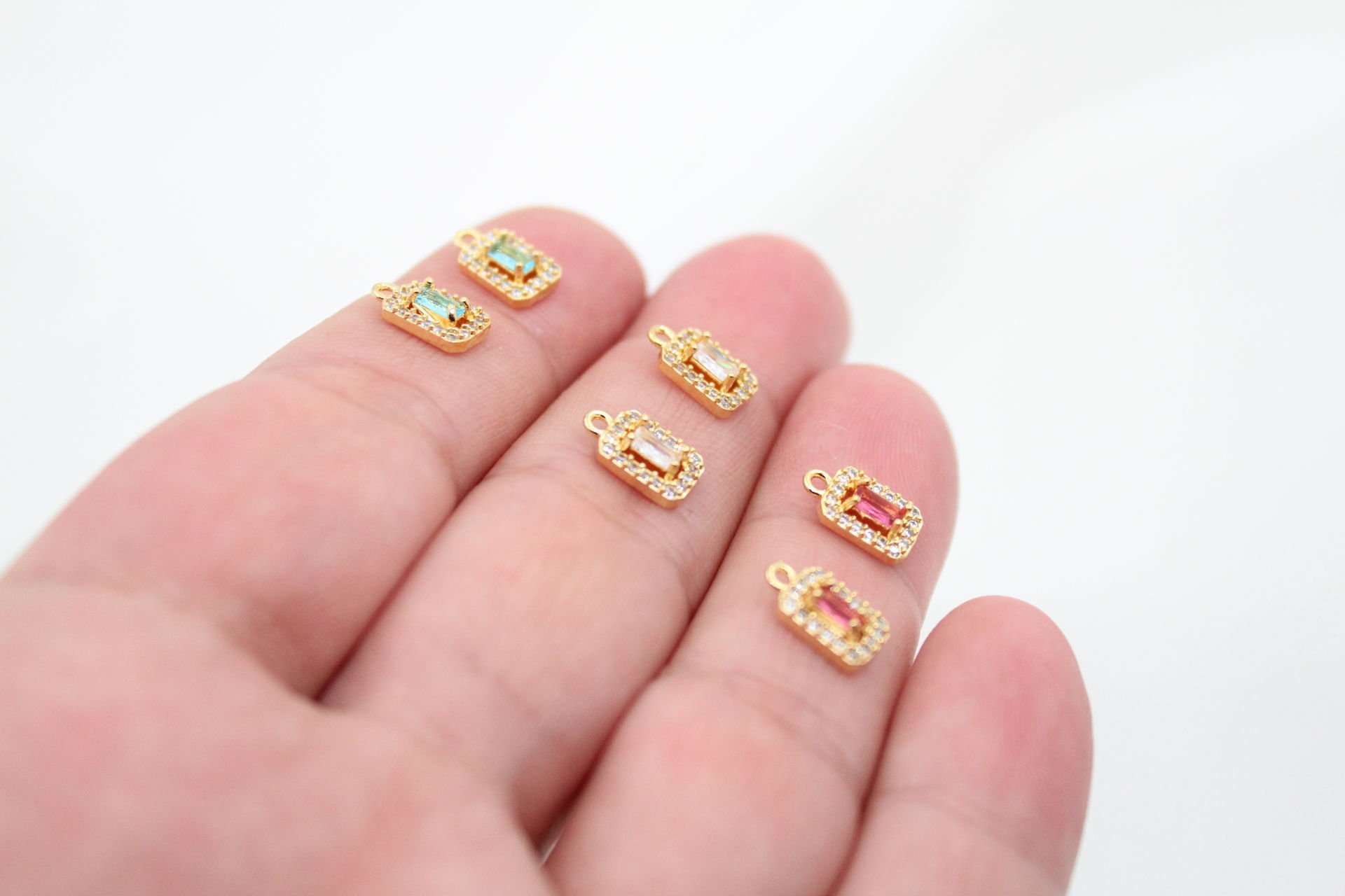 Altın Kaplama Baget Taşlı Zirkonlu Minimal Kolye ucu