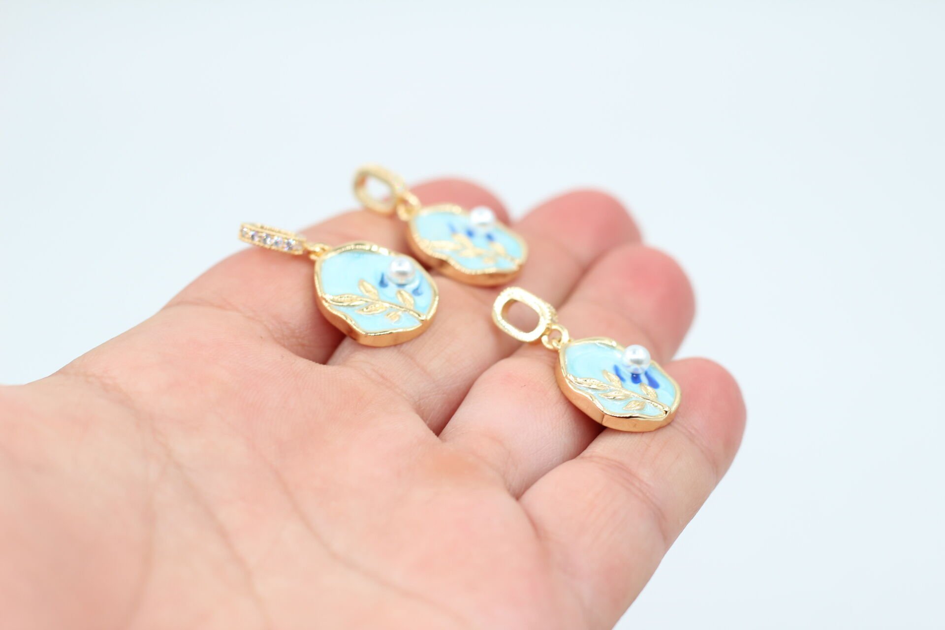 Altın Kaplama İthal Çiçek Desenli İncili Oval Kolye Ucu