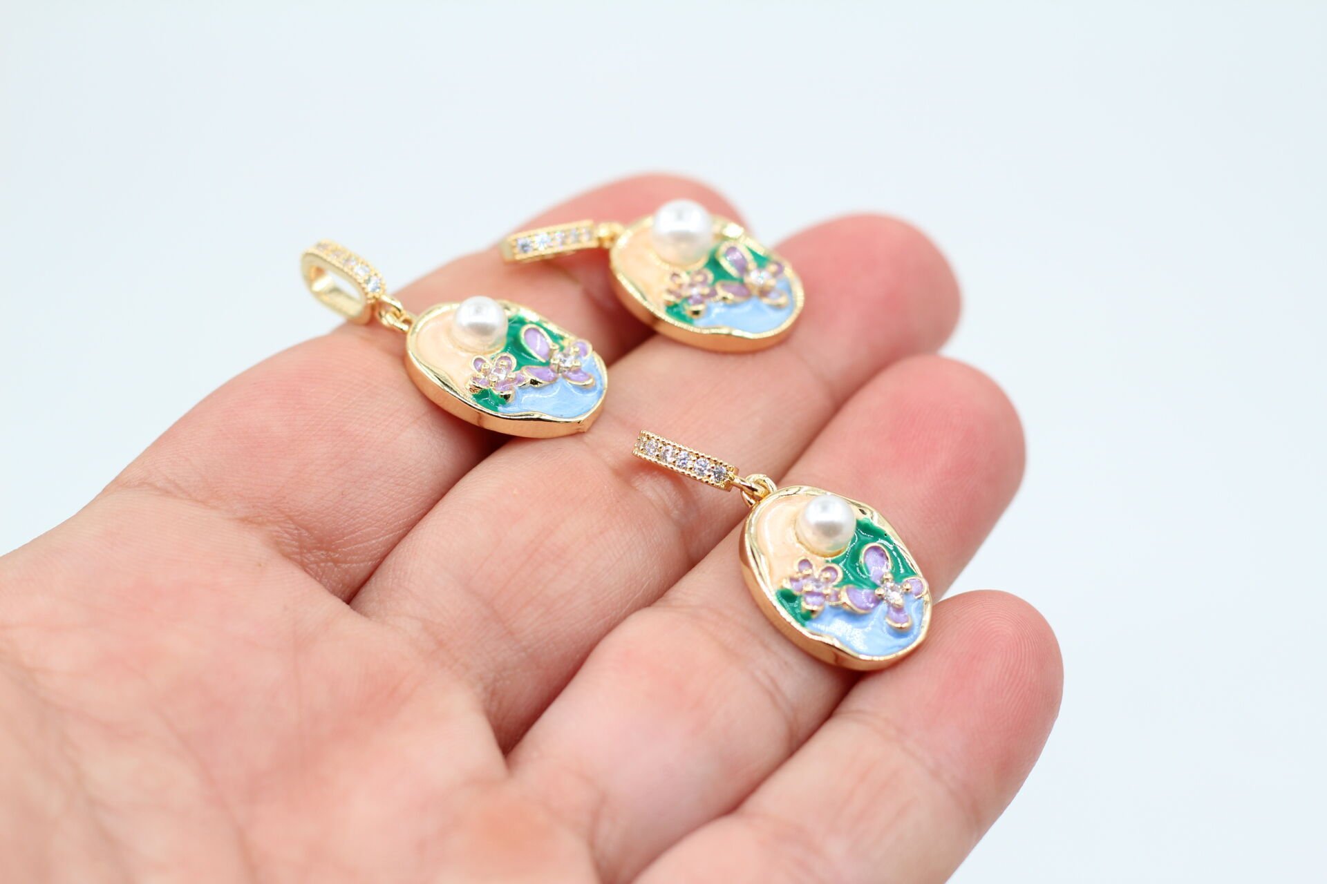 Altın Kaplama İthal Lila Çiçek Desenli İncili Kolye Ucu