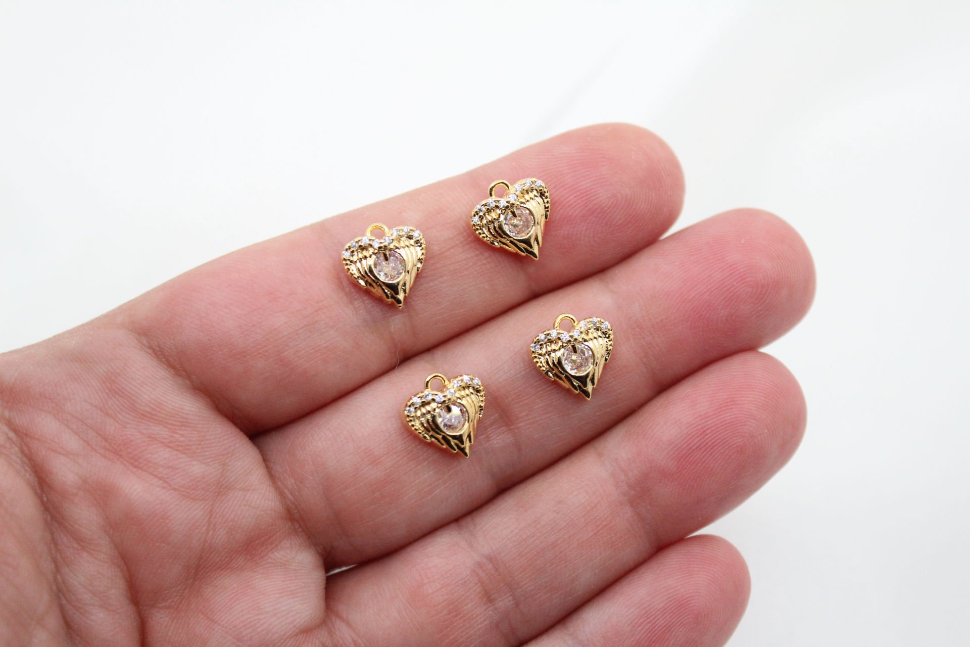 Altın Kaplama Ortası Yuvarlak Zirkonlu Desenli Kalp Kolye Ucu