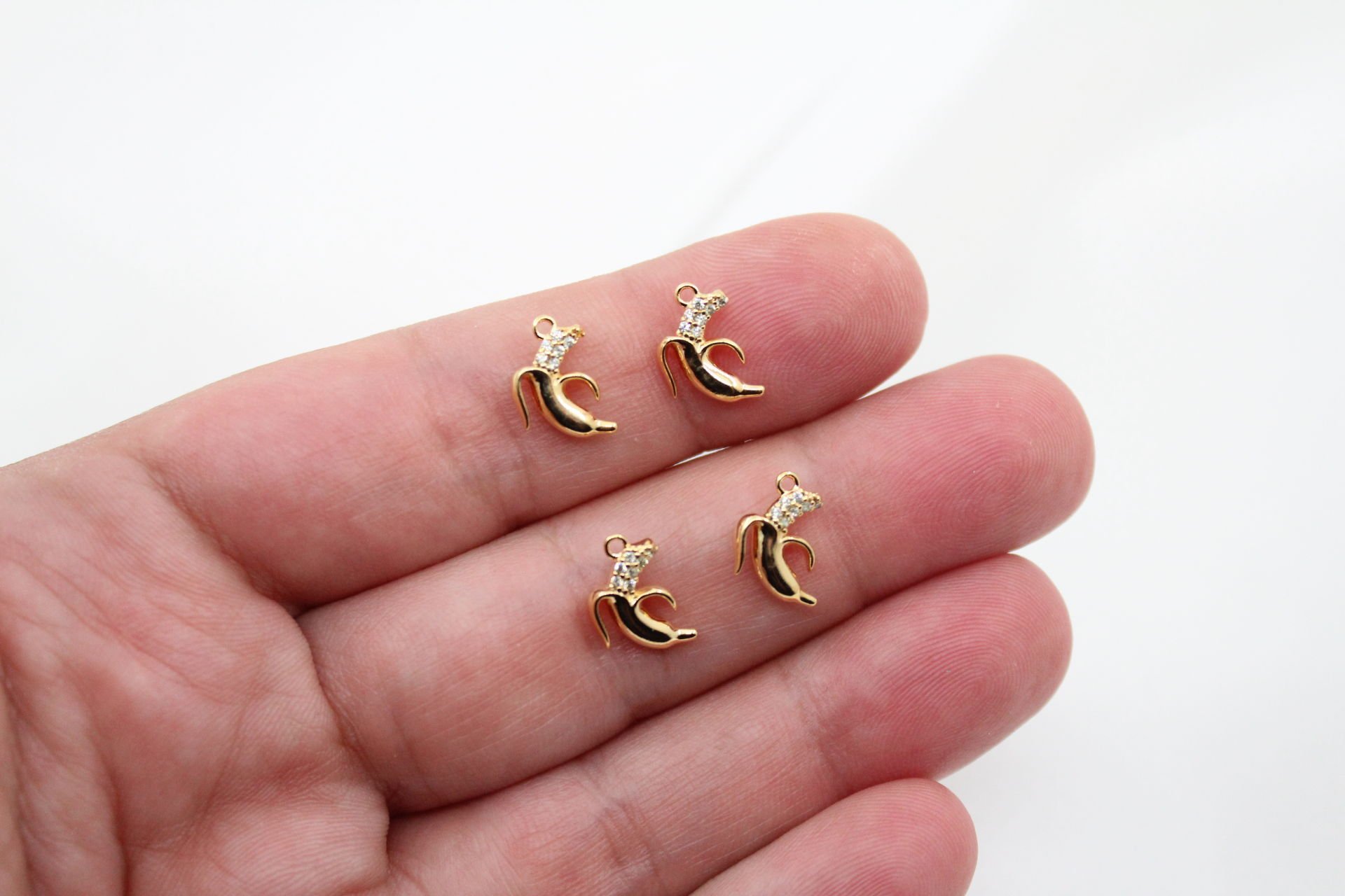 Altın Kaplama Zirkonlu Minimal Muz Kolye Ucu