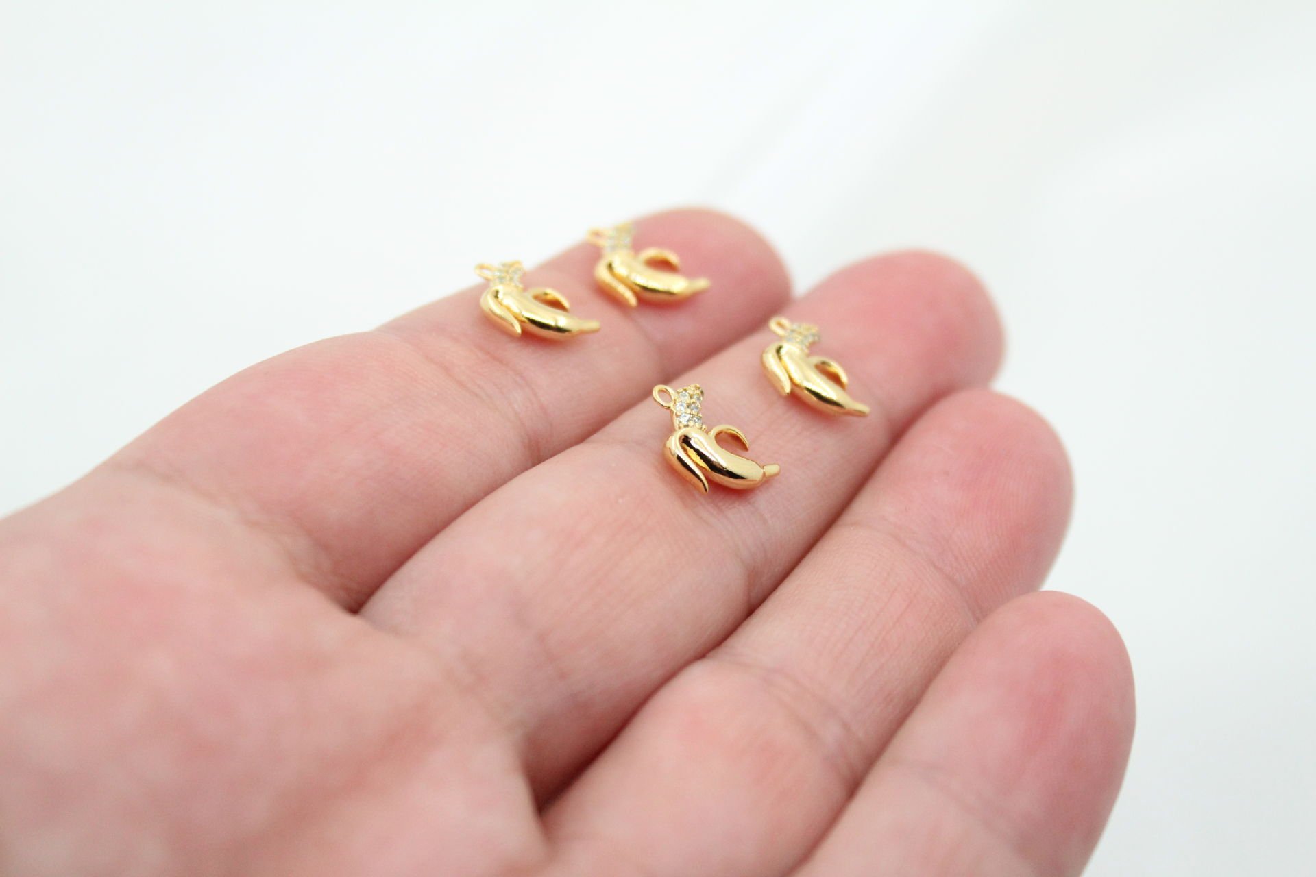 Altın Kaplama Zirkonlu Minimal Muz Kolye Ucu