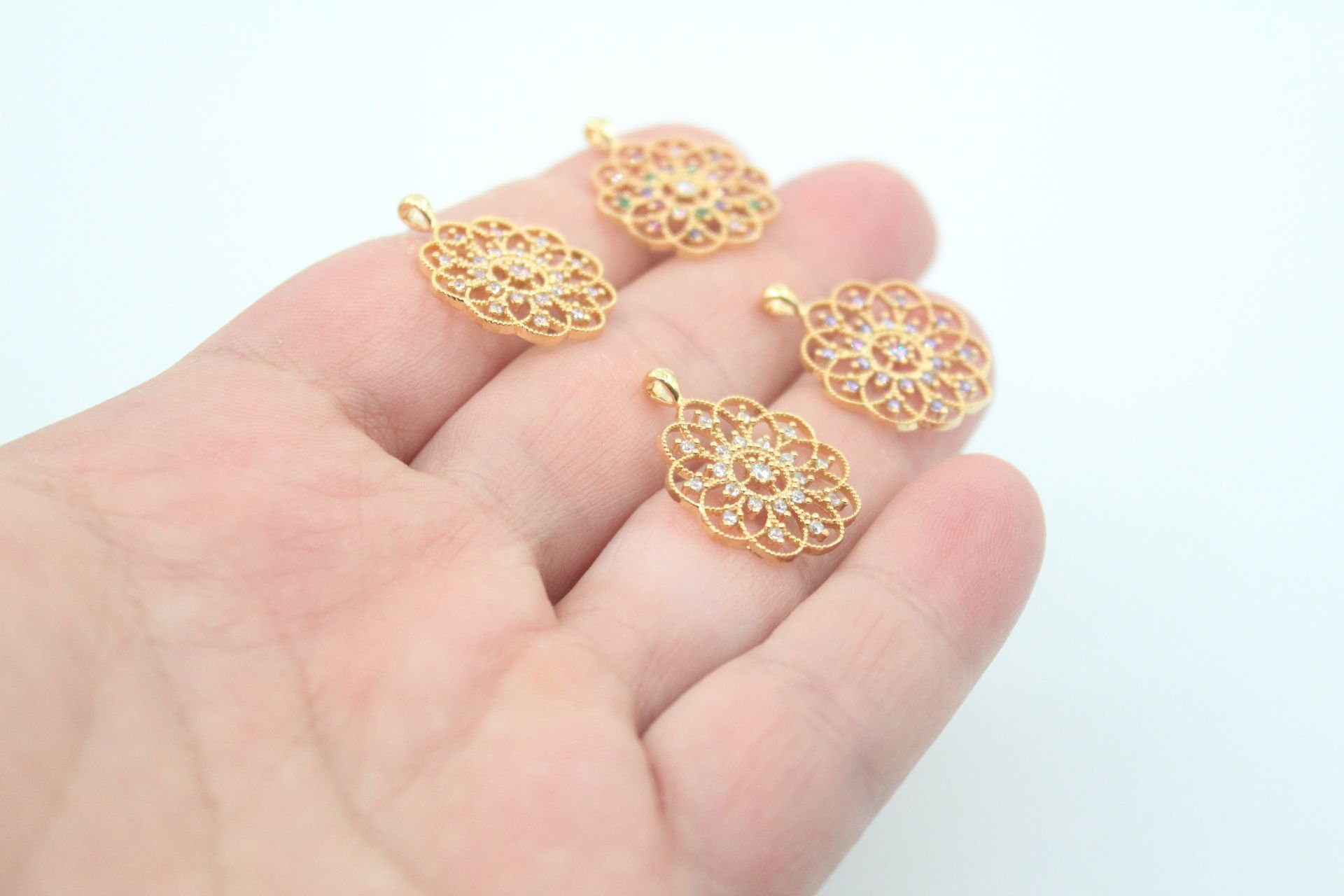 Altın Kap. Zirkonlu Yaşam Çiçeği