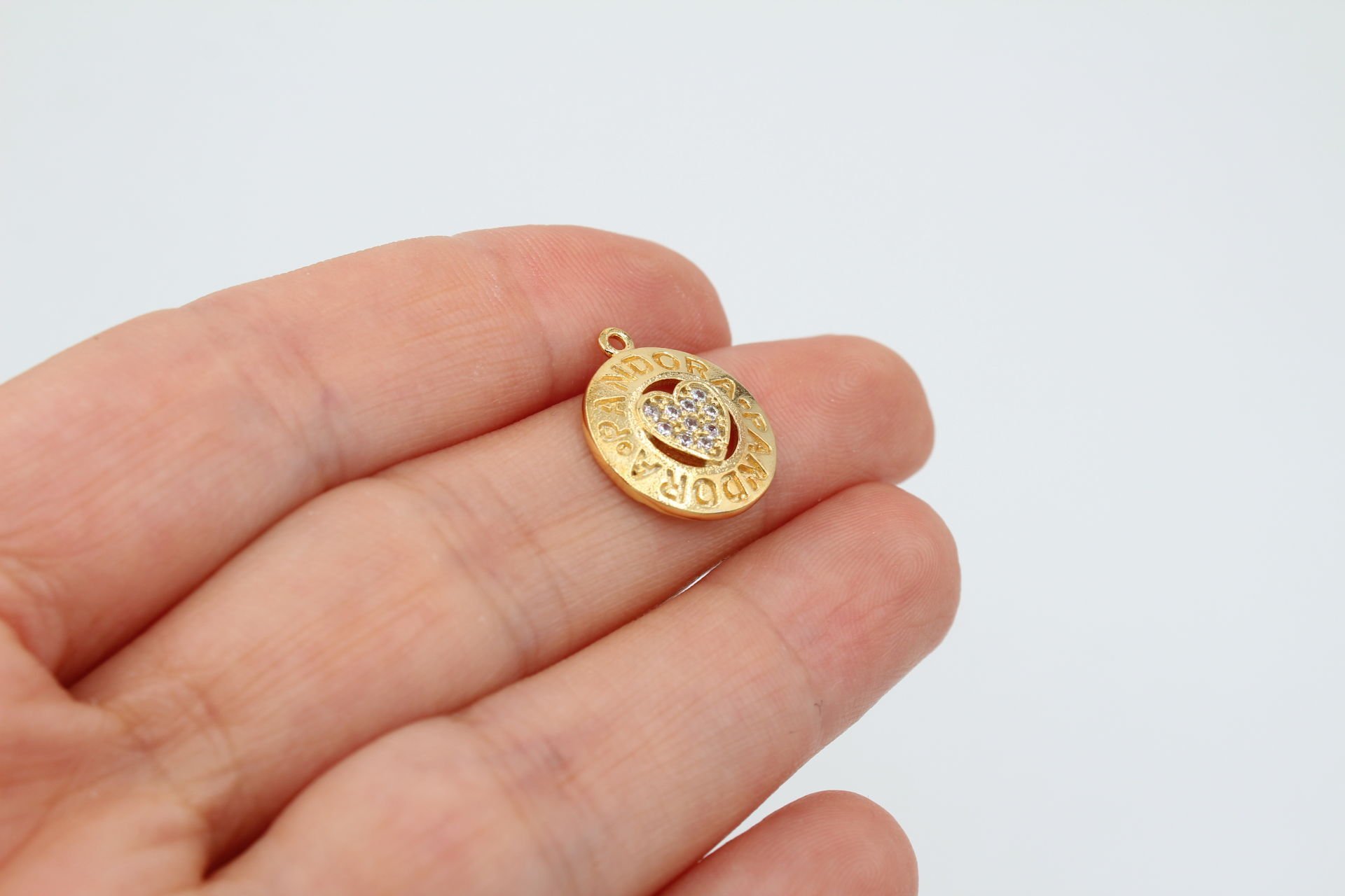 Altın Kaplama Yuvarlak İçi Taşlı Kalp