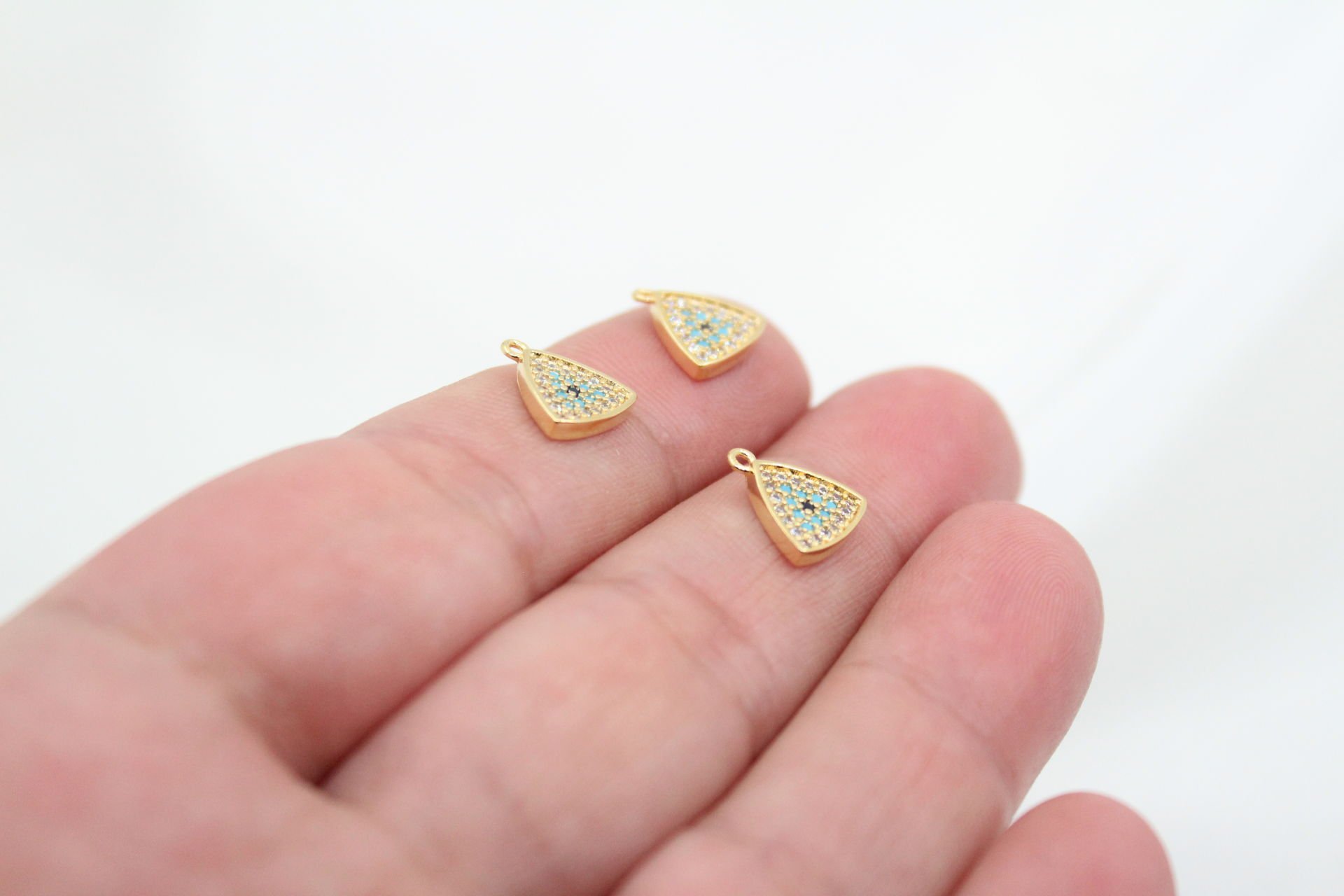 Altın Kaplama Zirkonlu Üçgen Nazar Boncuğu Kolye Ucu