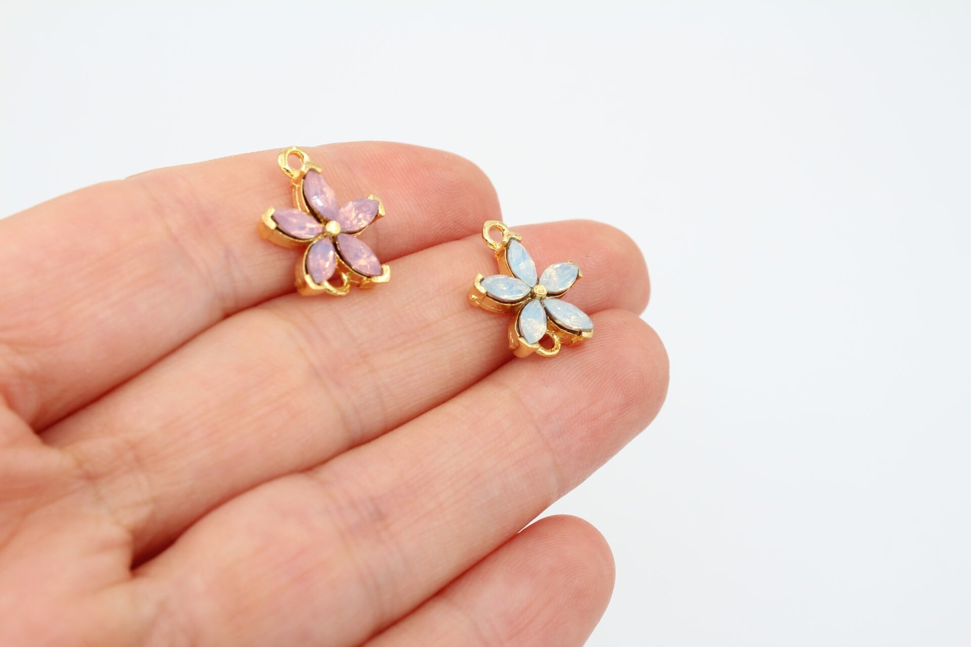 Altın Kaplama Küçük Boy Buzlu Çift Kulplu Çiçek