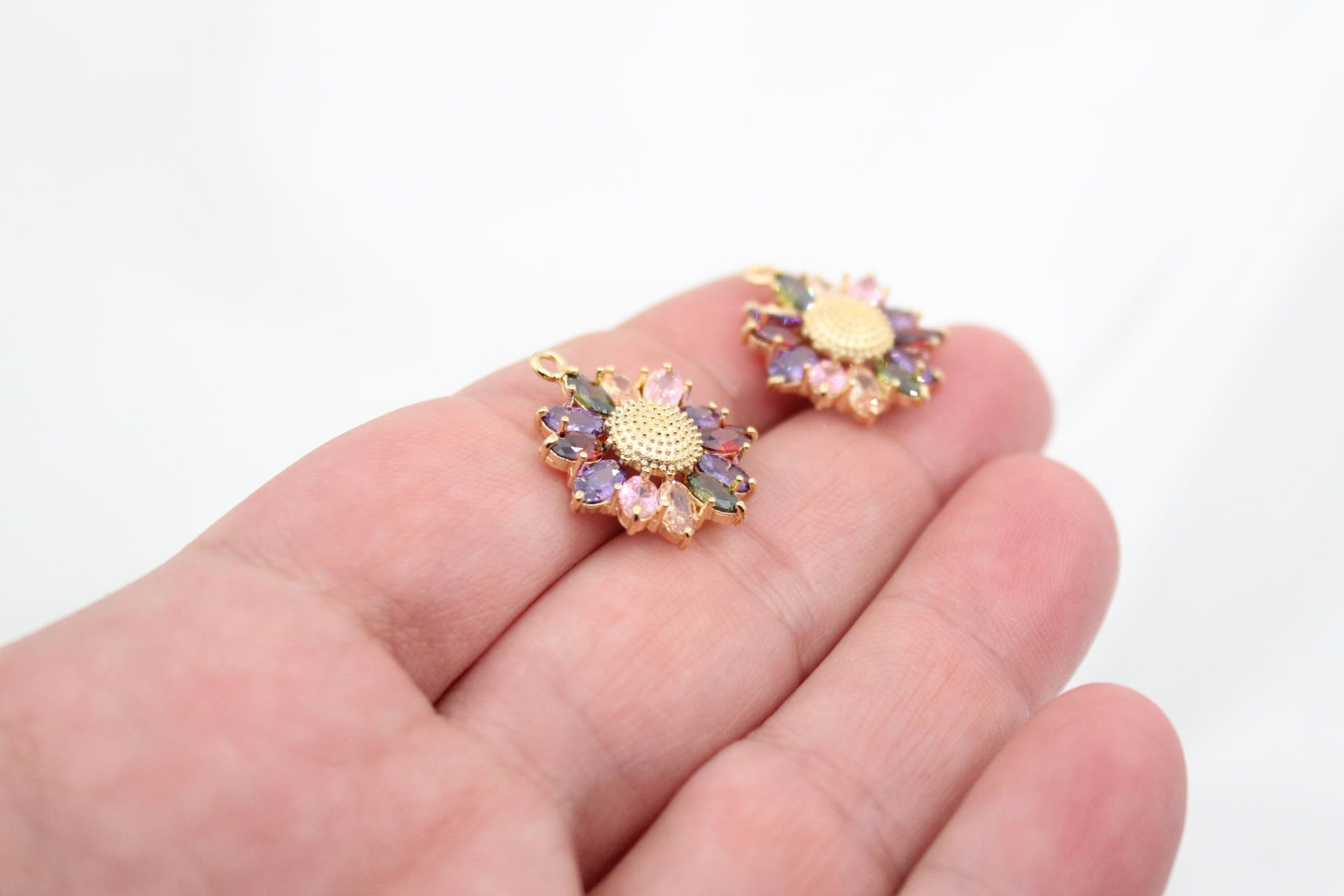 Altın Kaplama Mix Zirkonlu Çiçek Kolye Ucu