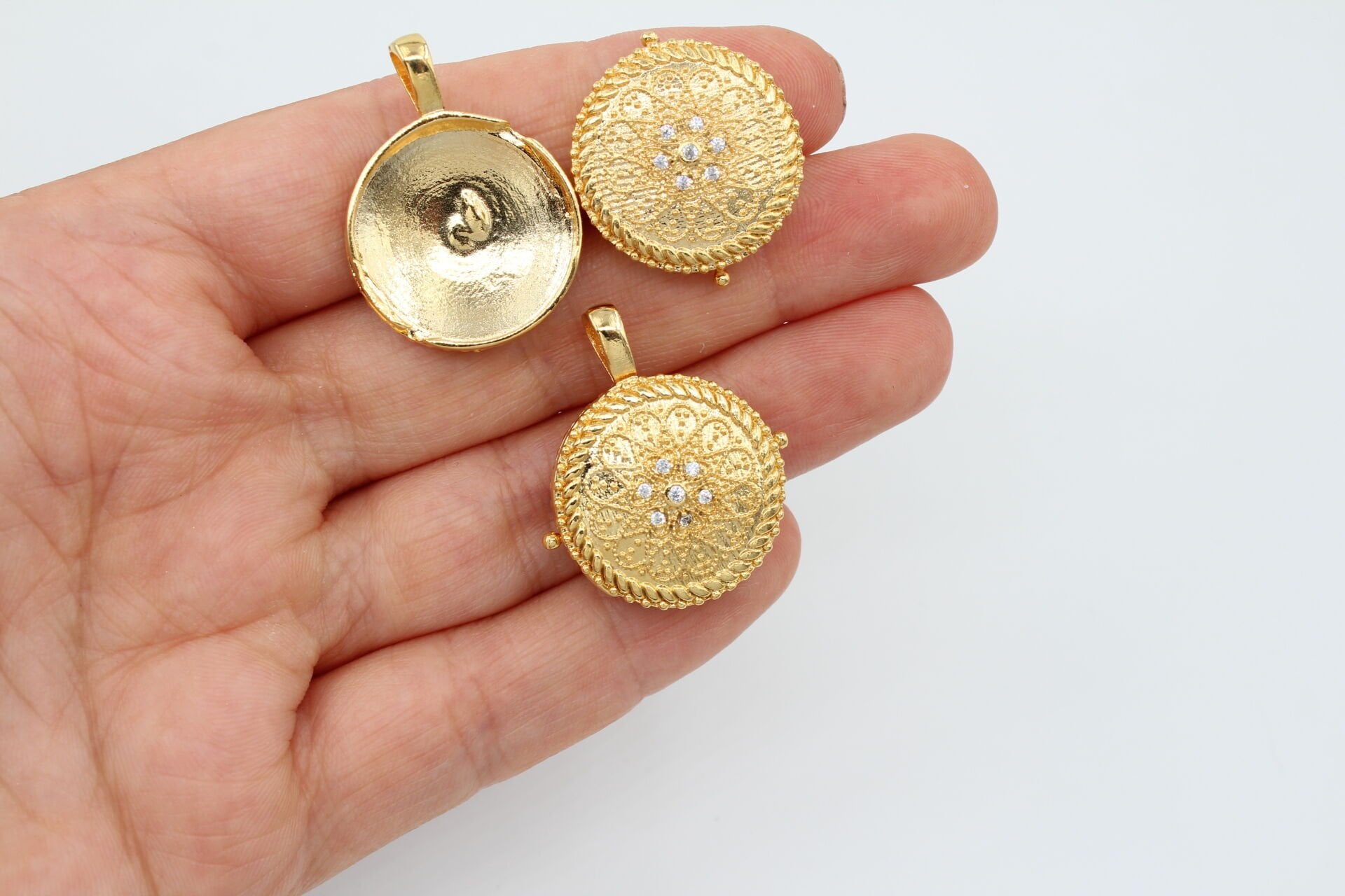 Altın Kaplama Yuvarlak Kapaklı Uç