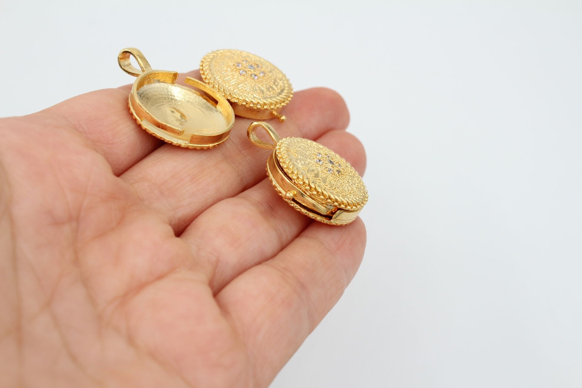 Altın Kaplama Yuvarlak Kapaklı Uç