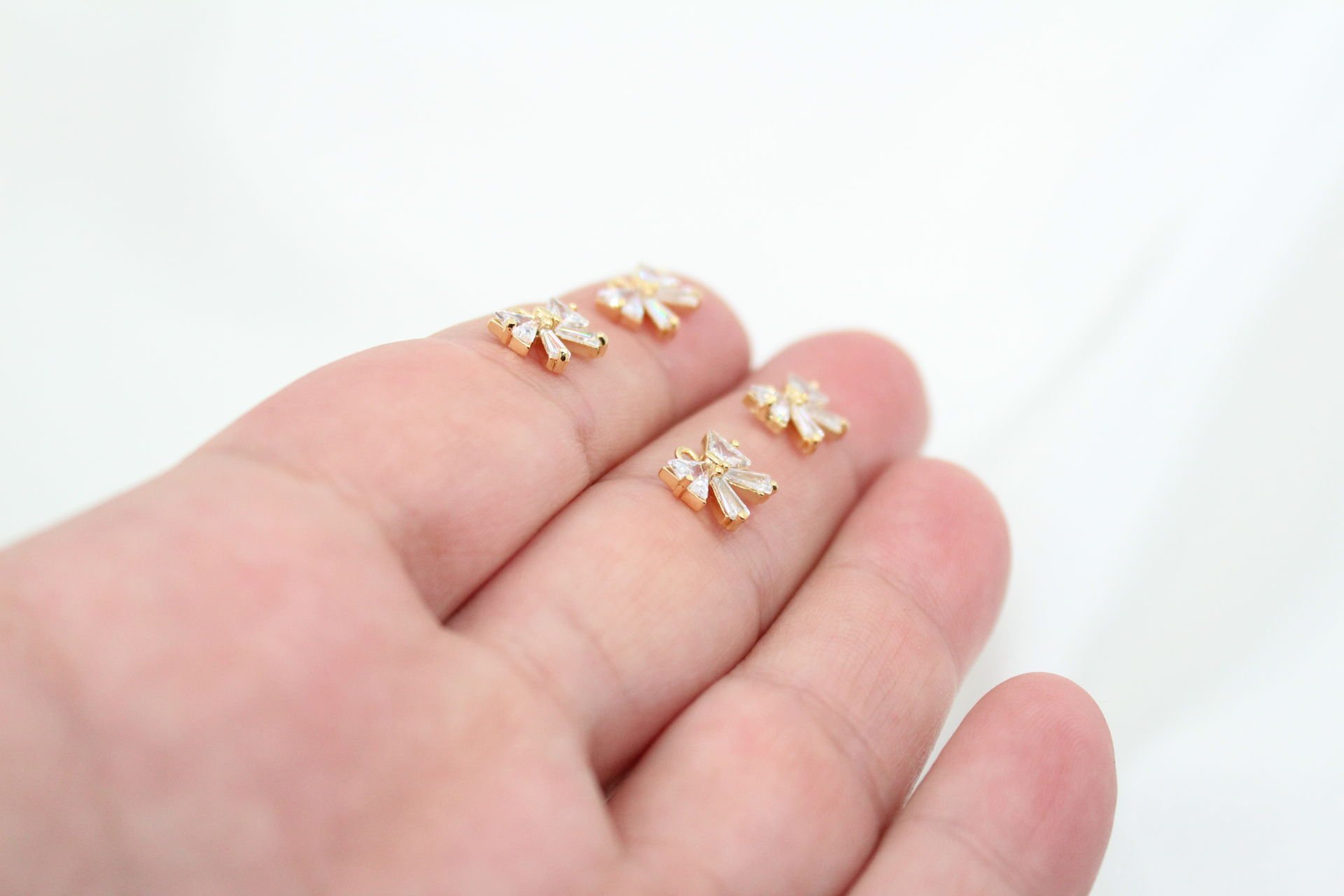 Altın Kaplama Baget Taşlı Fiyonk Kolye Ucu