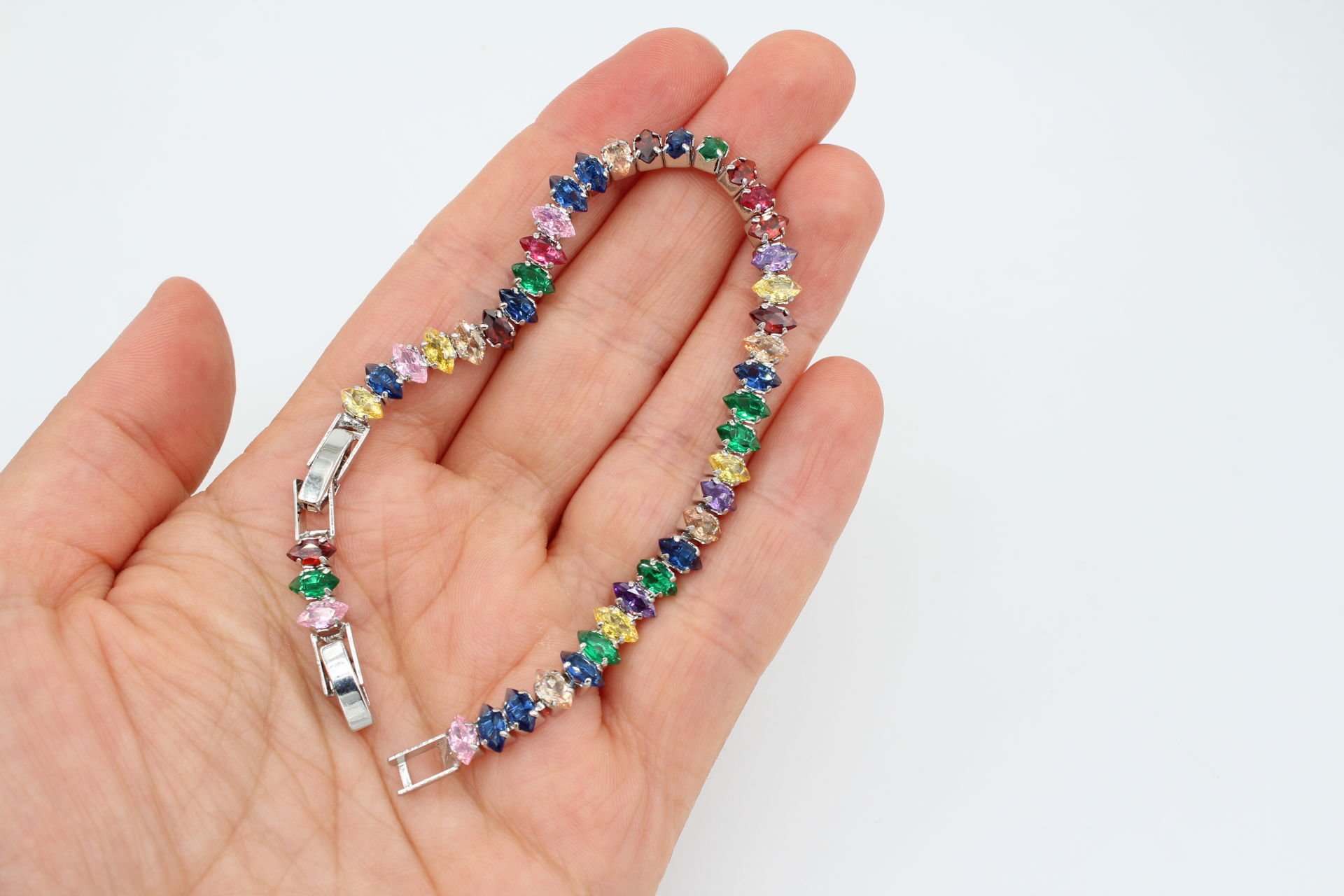 Rodyum Kaplama Büyük Mekik Taşlı Mix Bileklik