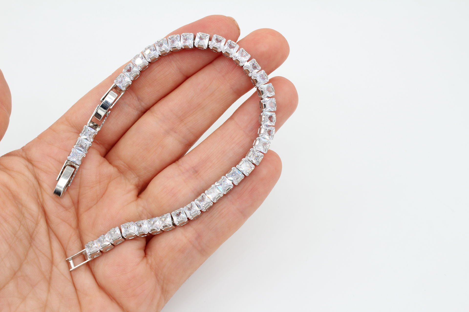 Rodyum Kaplama Büyük Kare Taşlı Bileklik