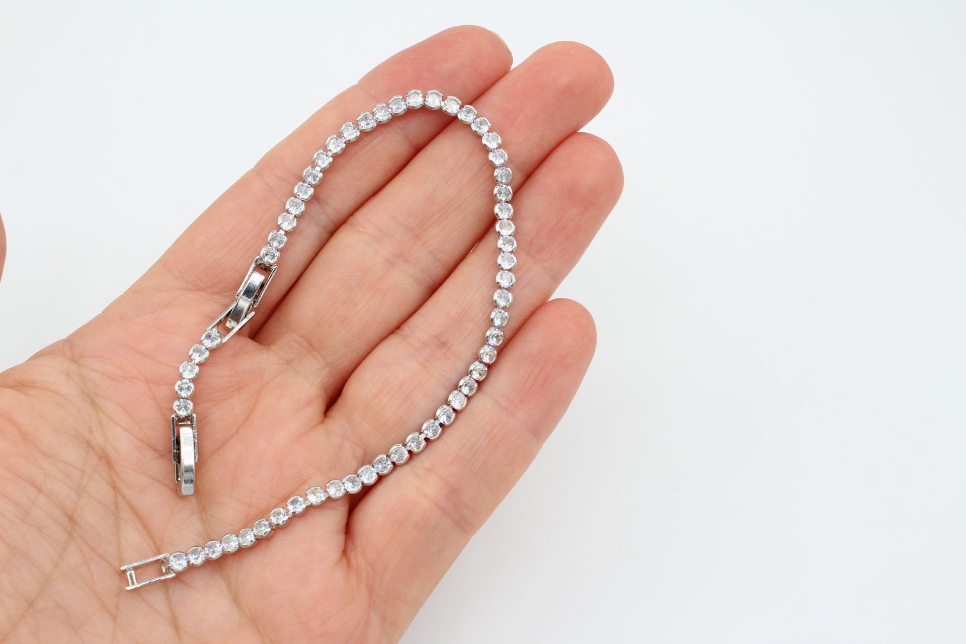 Rodyum Kaplama Yuvarlak Tırnaksız Bileklik