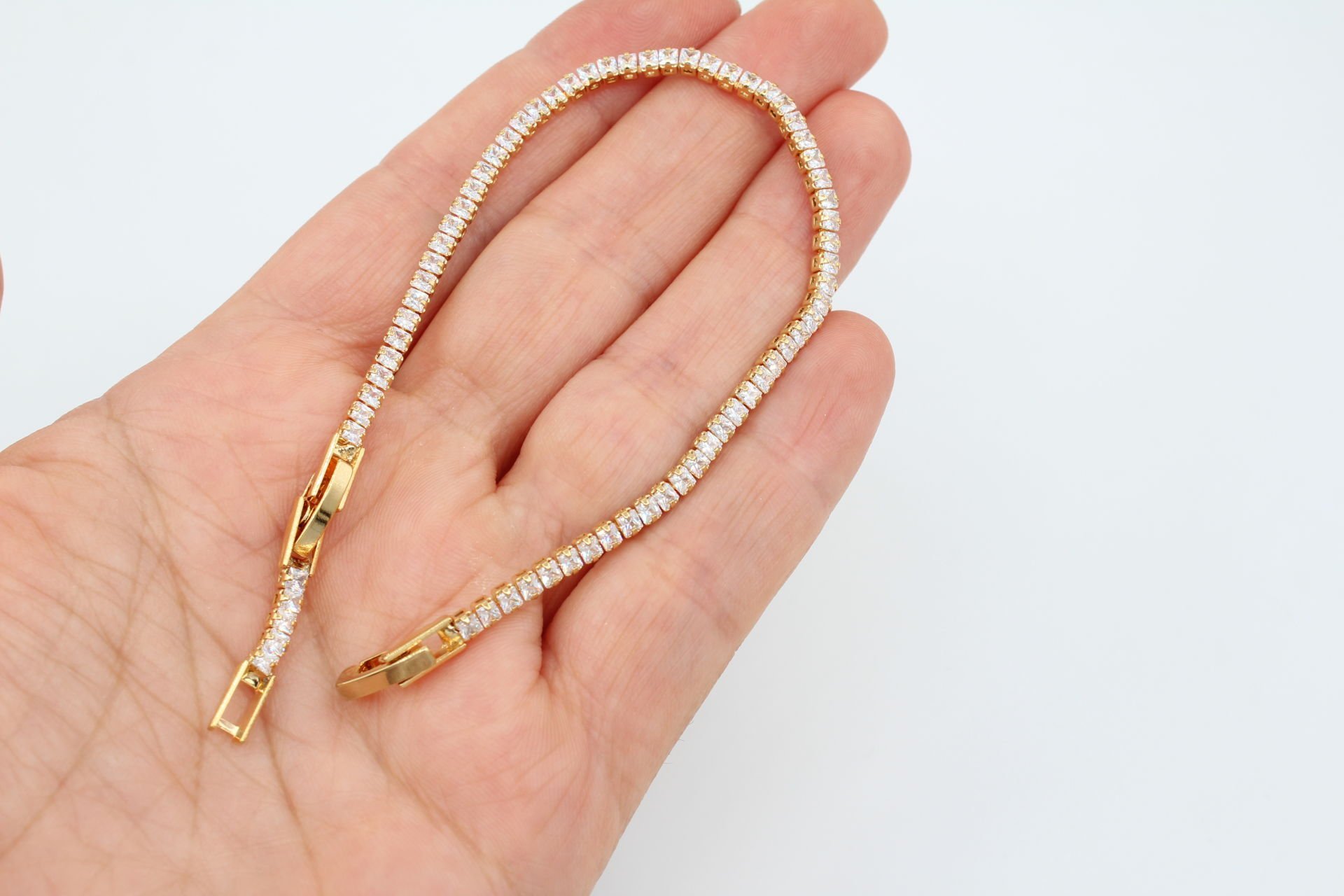 Altın Kaplama Küçük Kare Taşlı Bileklik