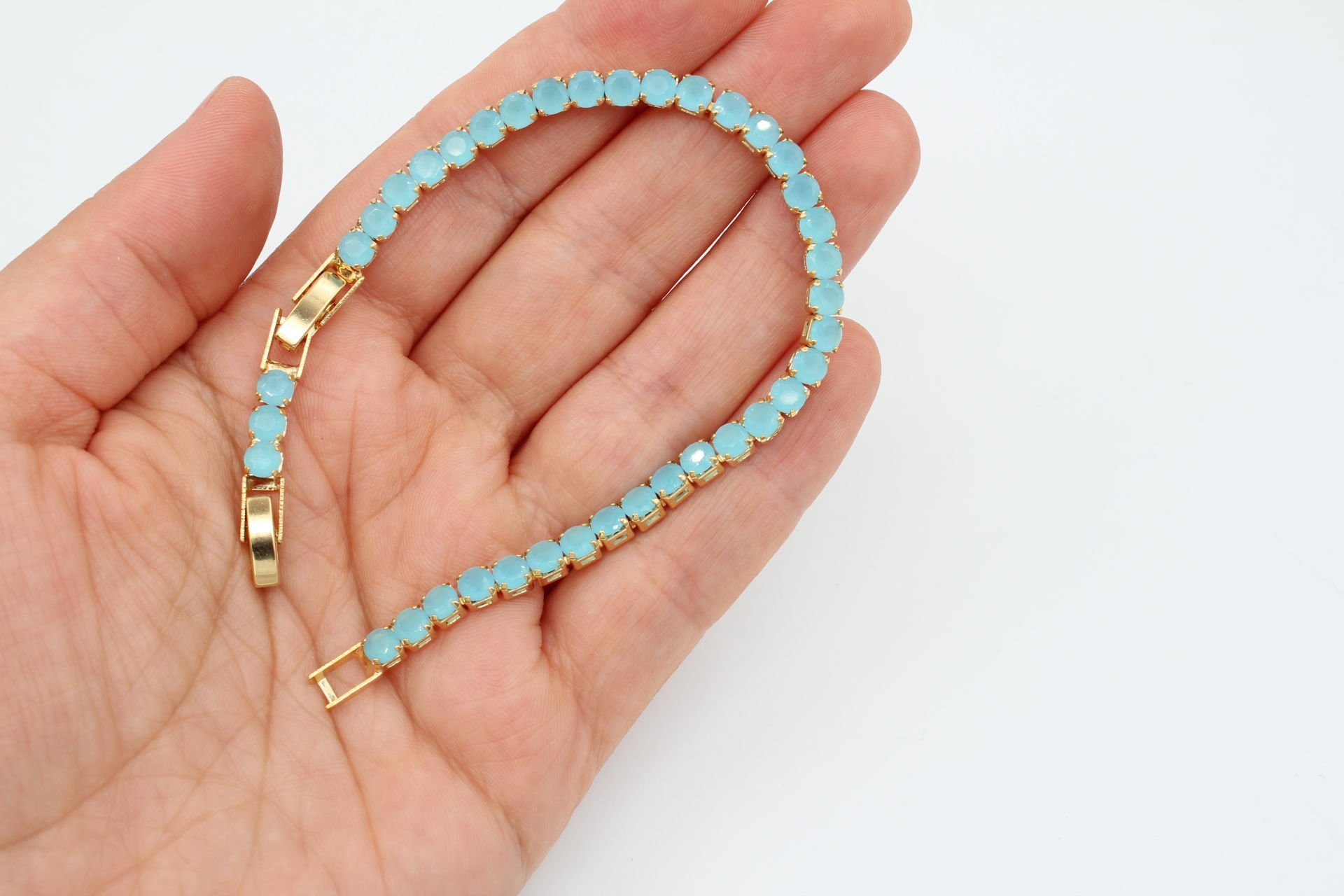 Altın Kaplama Yuvarlak Taşlı Buzlu Mavi Bileklik