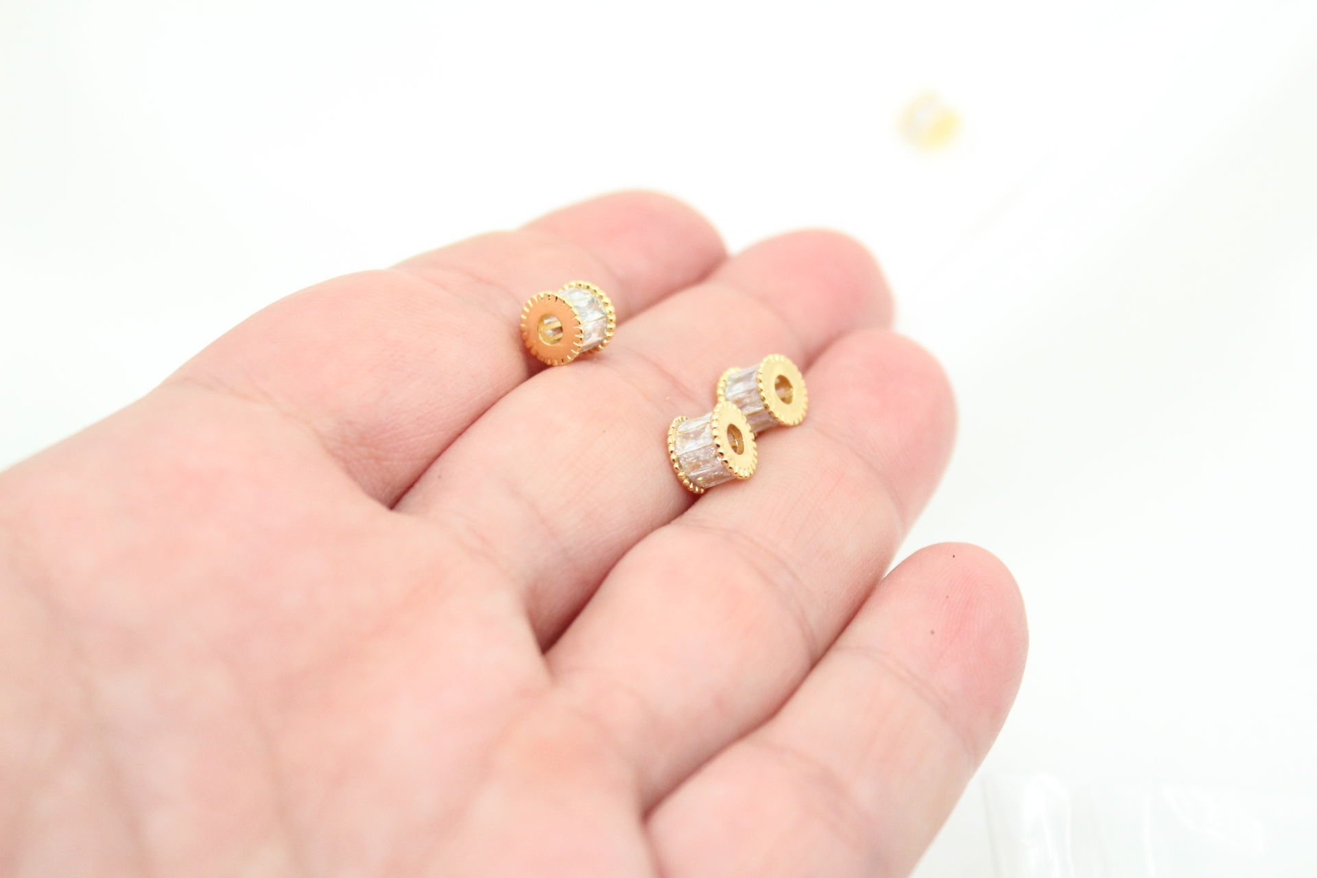 Altın Kaplama Yuvarlak Baget Taşlı Boncuk Arası