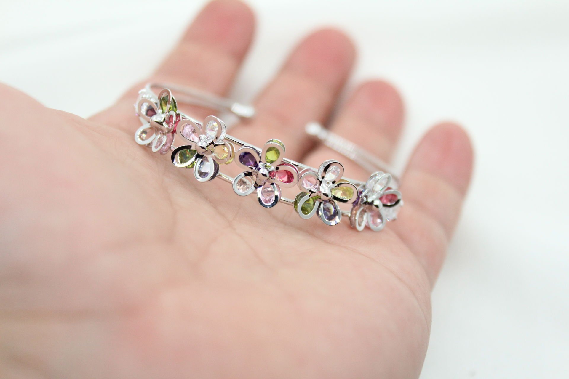 Rodyum Kaplama Mix Taşlı Çiçek Bileklik