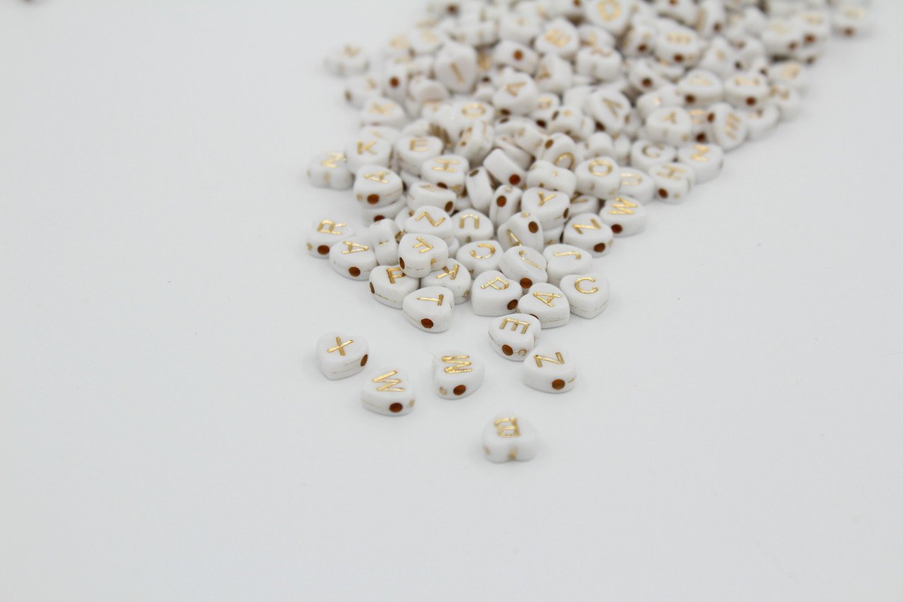 Kalpli Beyaz Altın Harf 100