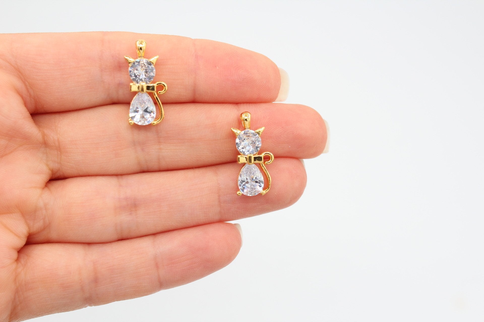 Altın Kap. Zirkon Taşlı Kedi