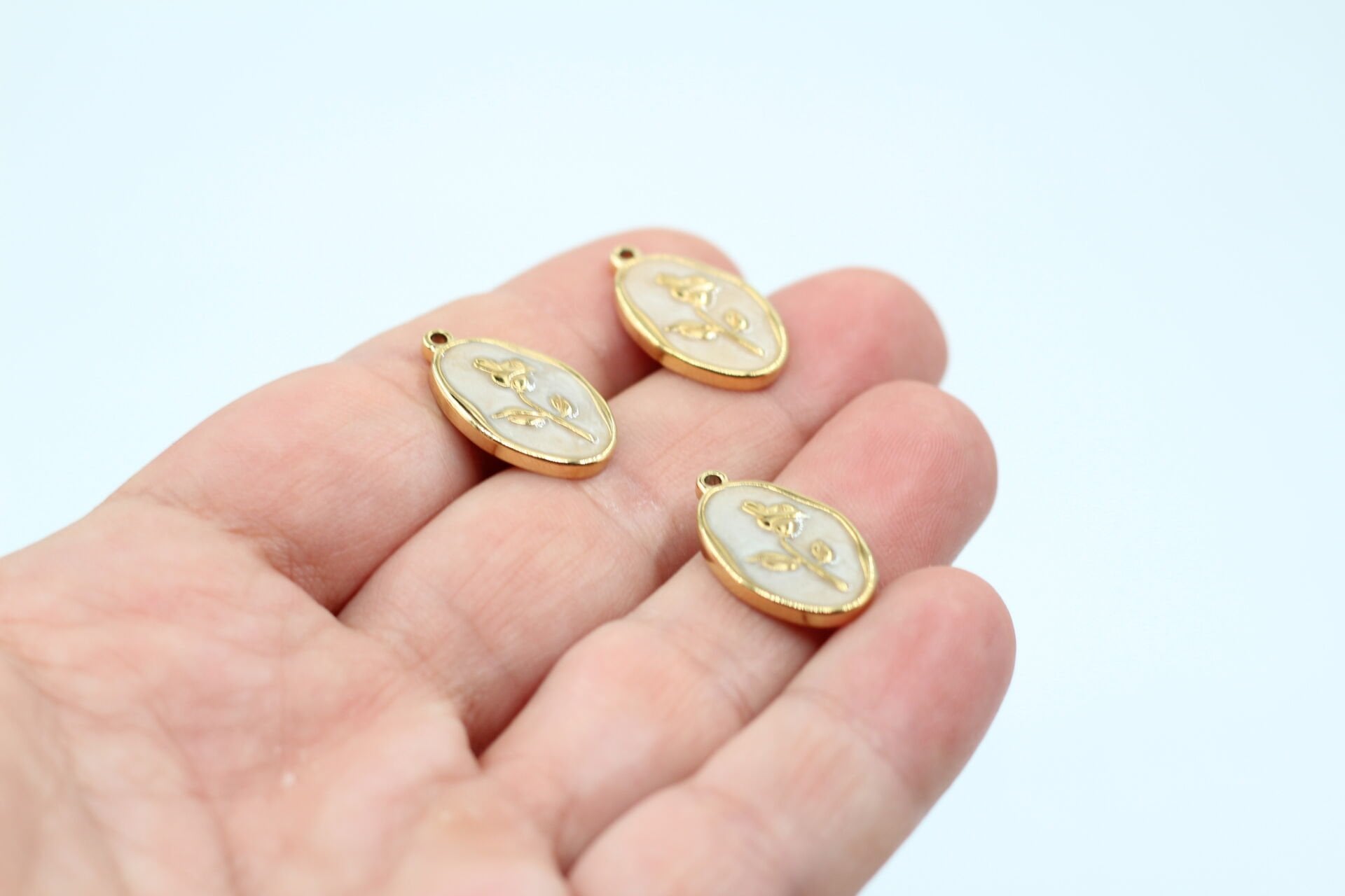 Çelik Çiçek Desenli Kolye Ucu