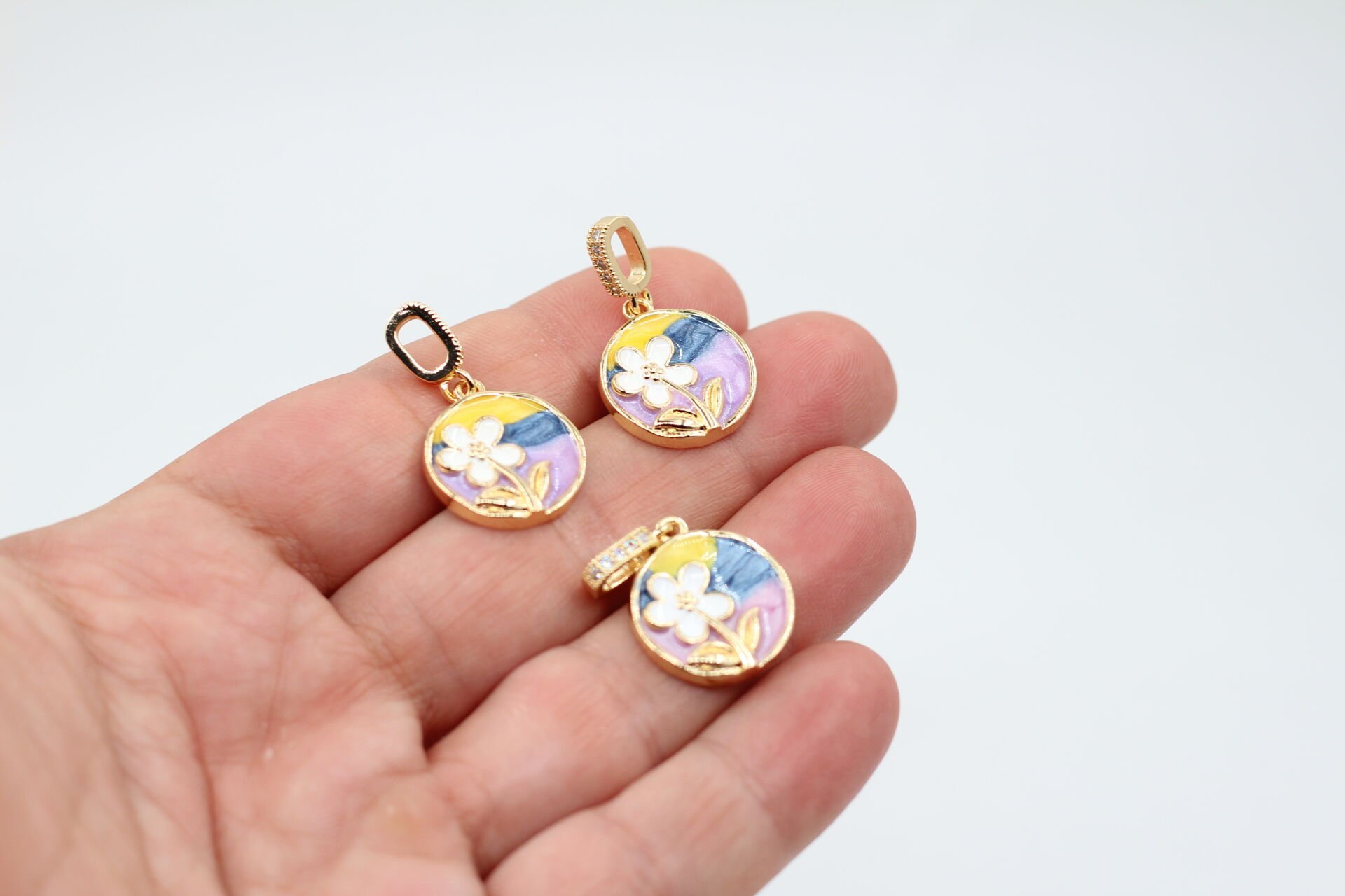 Altın Kapalama İthal Renkli Çiçek Kolye Ucu