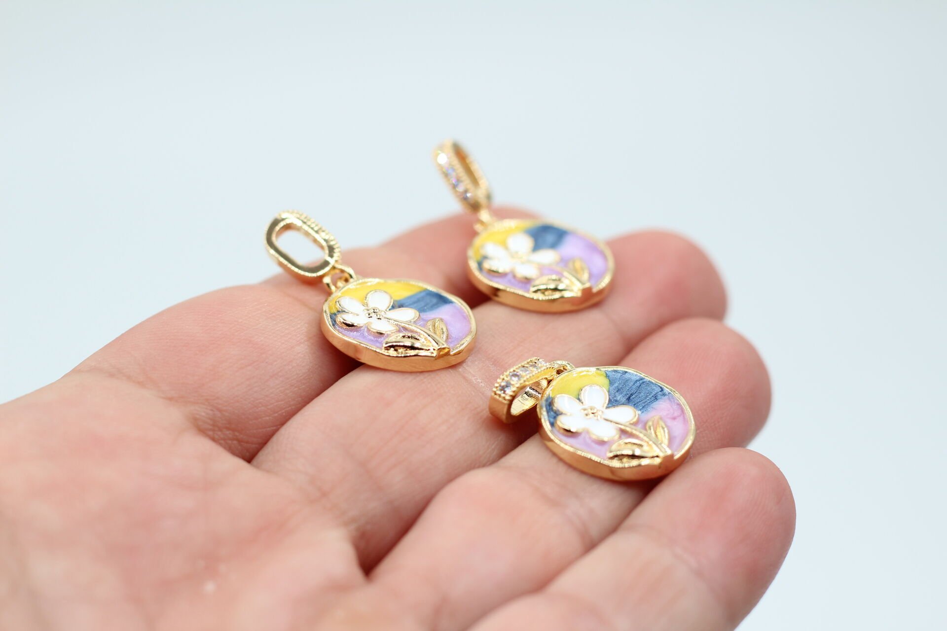 Altın Kapalama İthal Renkli Çiçek Kolye Ucu