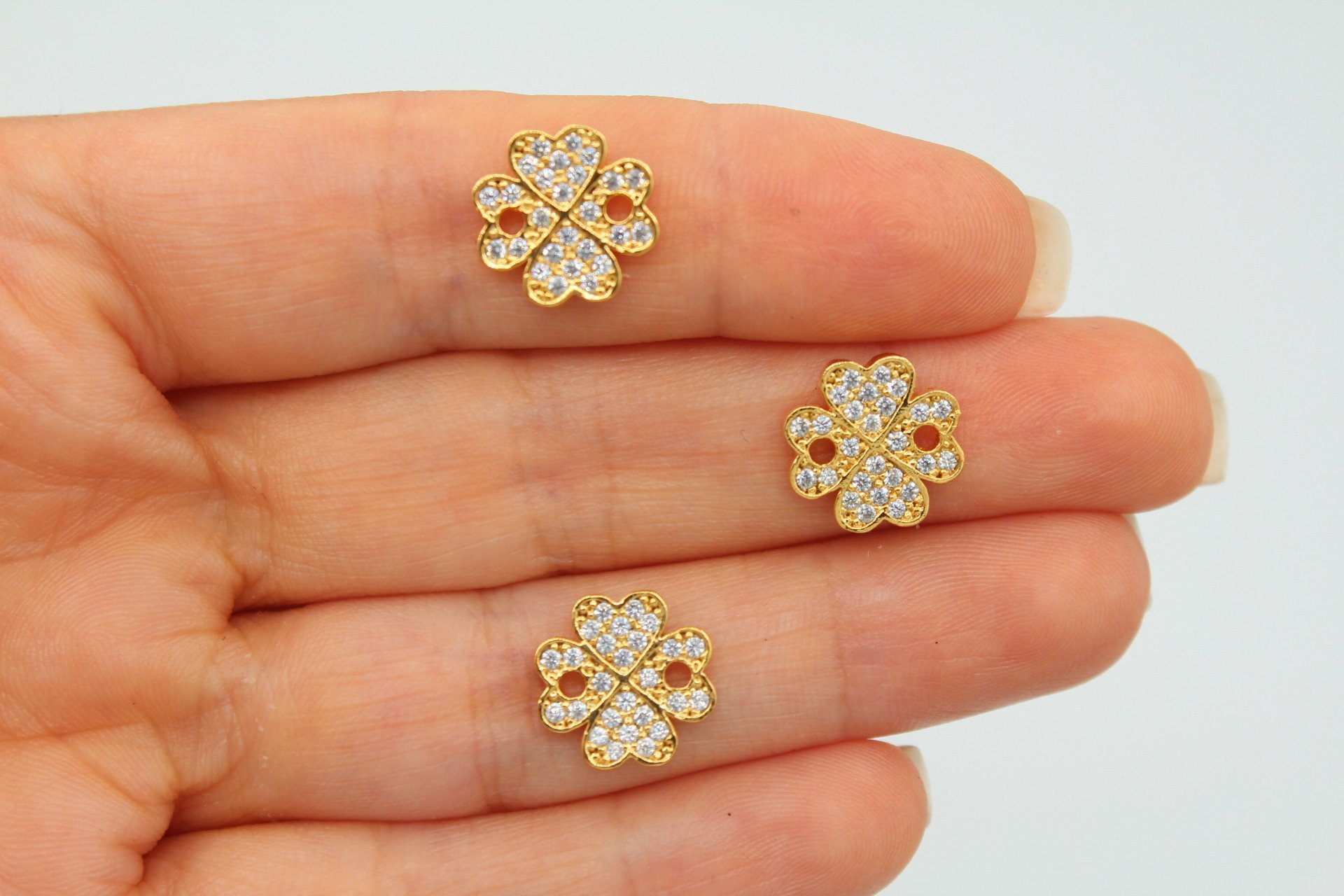 Altın Kap. Zirkonlu Yonca Çift Delikli Uç