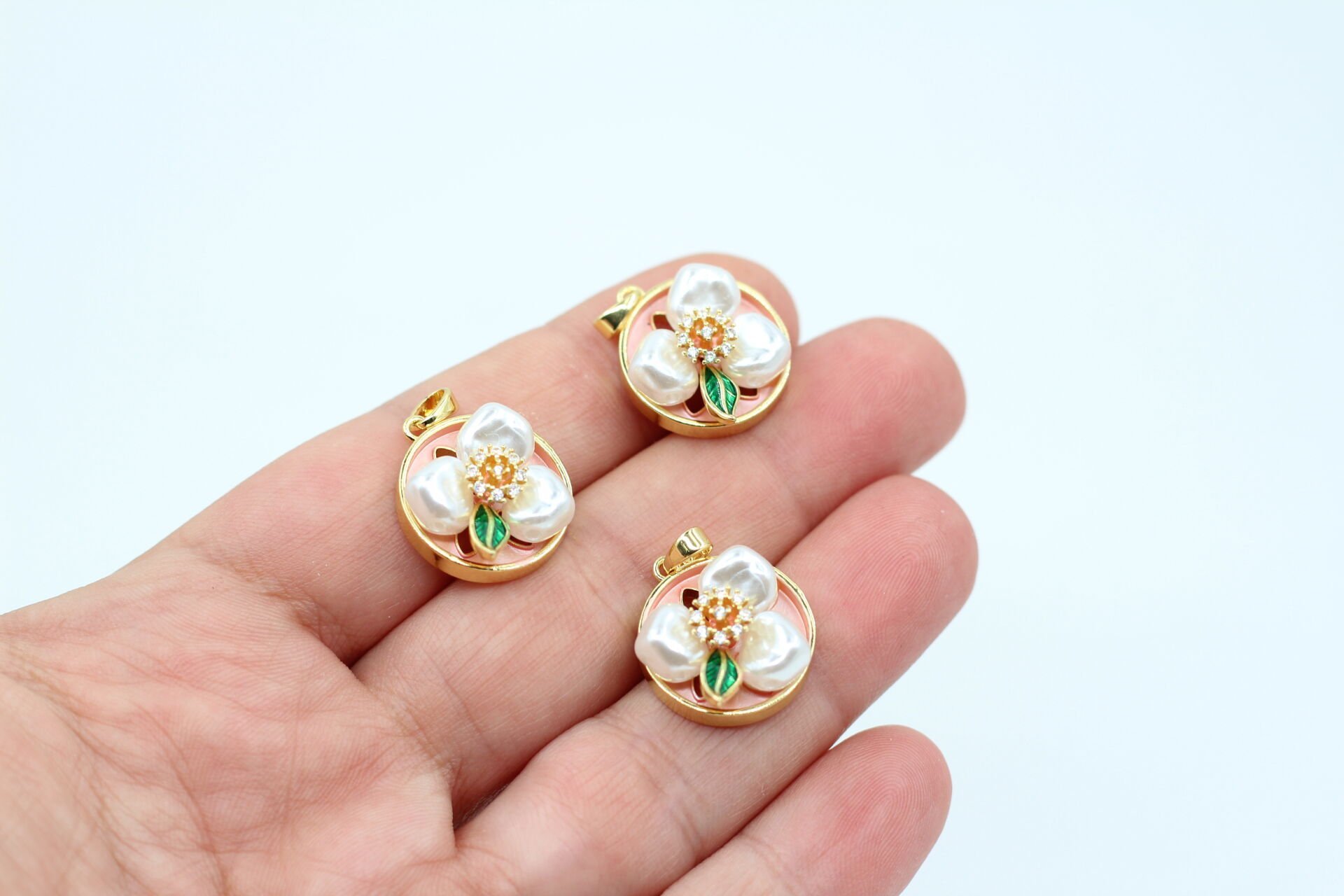 İthal Altın Kaplama İncili Zirkonlu Çiçek Kolye Ucu