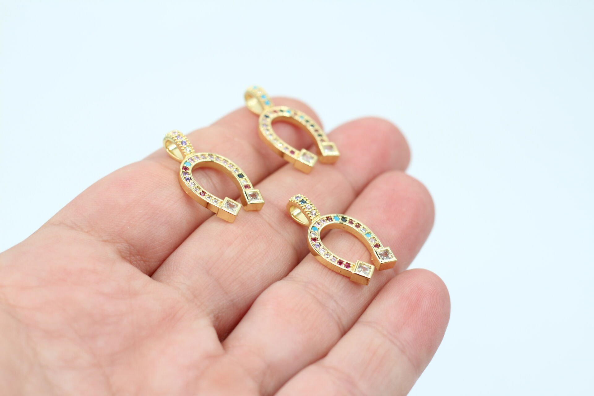 İthal Altın Kaplama Mix Zirkonlu Nal Kolye Ucu