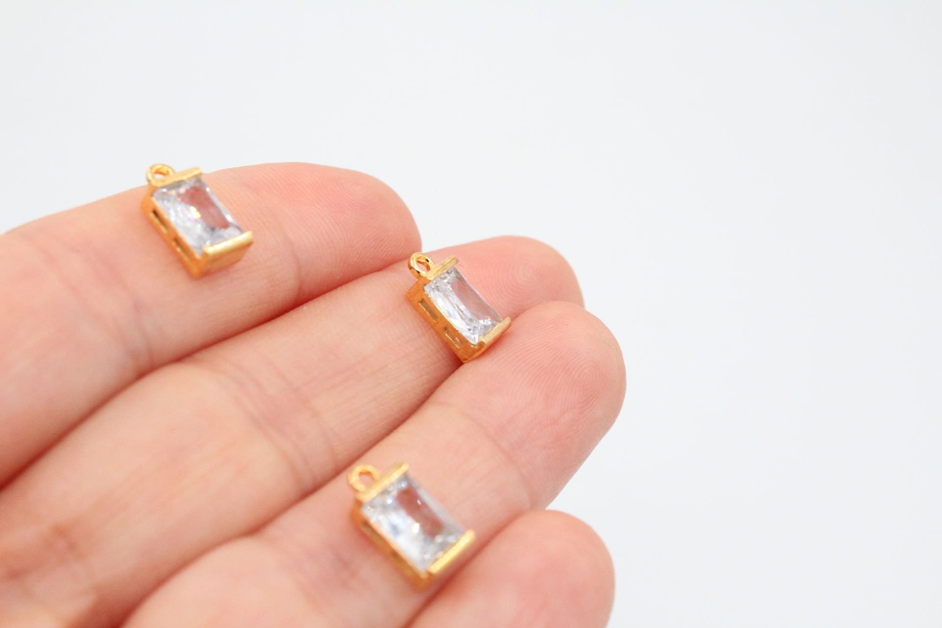 Altın Kaplama Dikdörtgen Zirkonlu Tek Taşlı Kolye Ucu