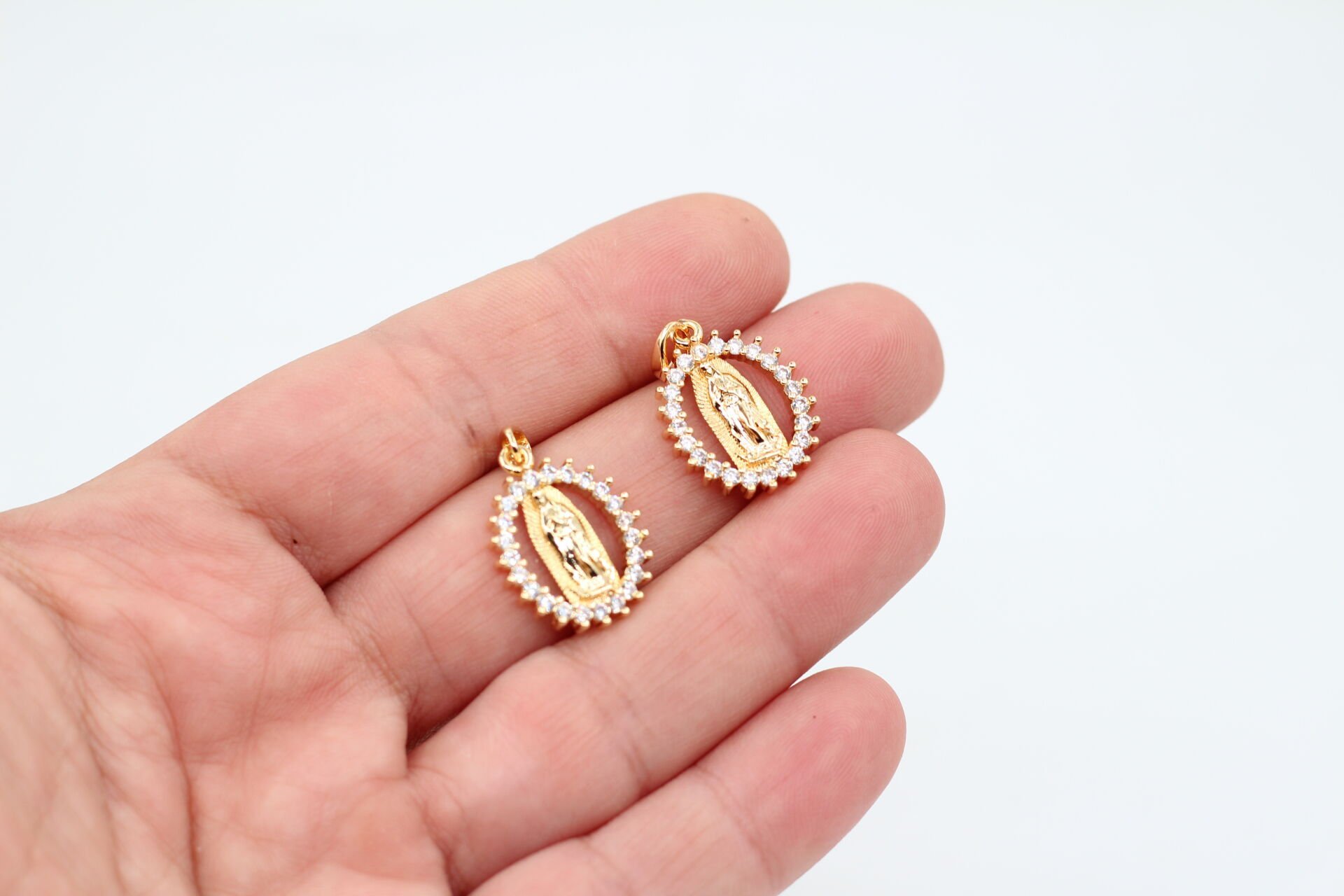 Altın Kaplama Zirkonlu Büyük Madalyon Kolye Ucu