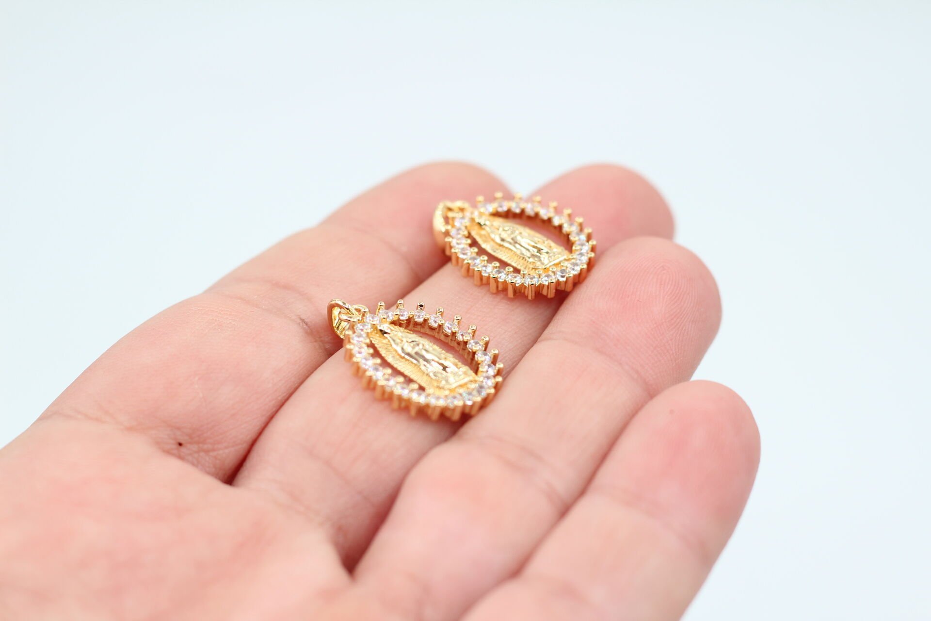 Altın Kaplama Zirkonlu Büyük Madalyon Kolye Ucu